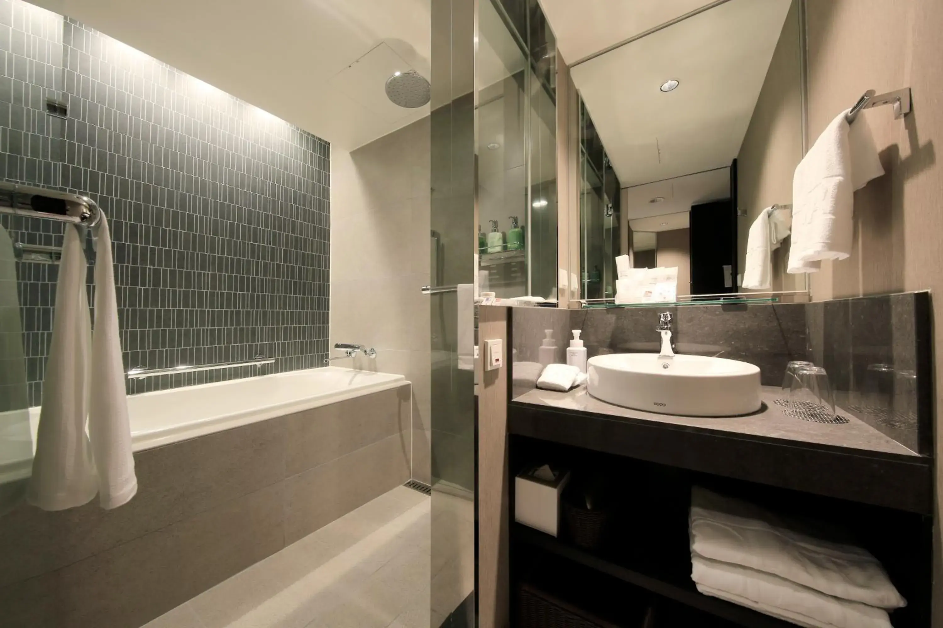 Shower, Bathroom in Solaria Nishitetsu Hotel Seoul Myeongdong