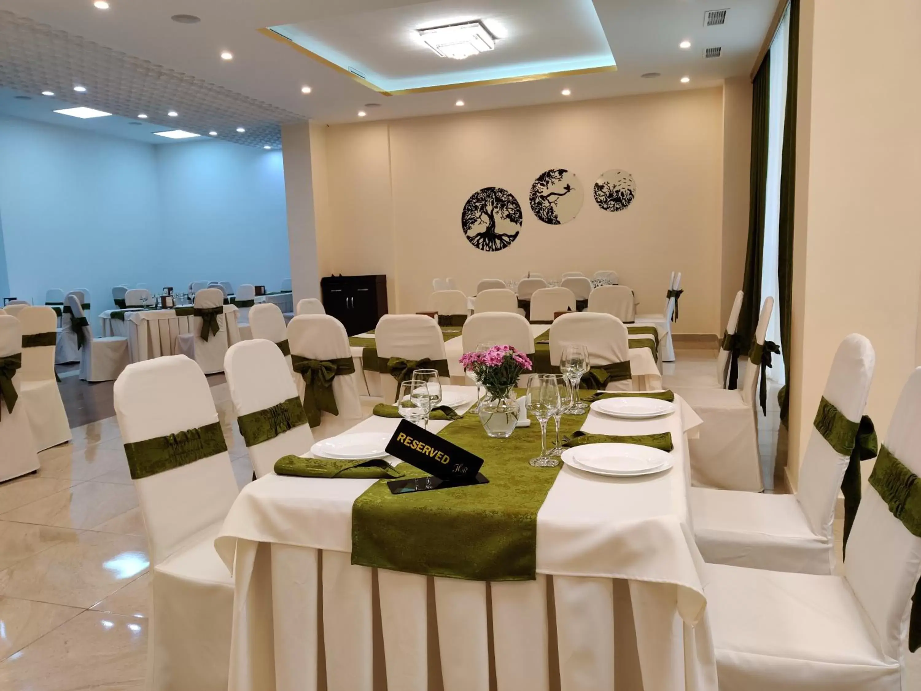 Restaurant/places to eat in Richmind Hotel Restaurant/places to eat in Richmind Hotel