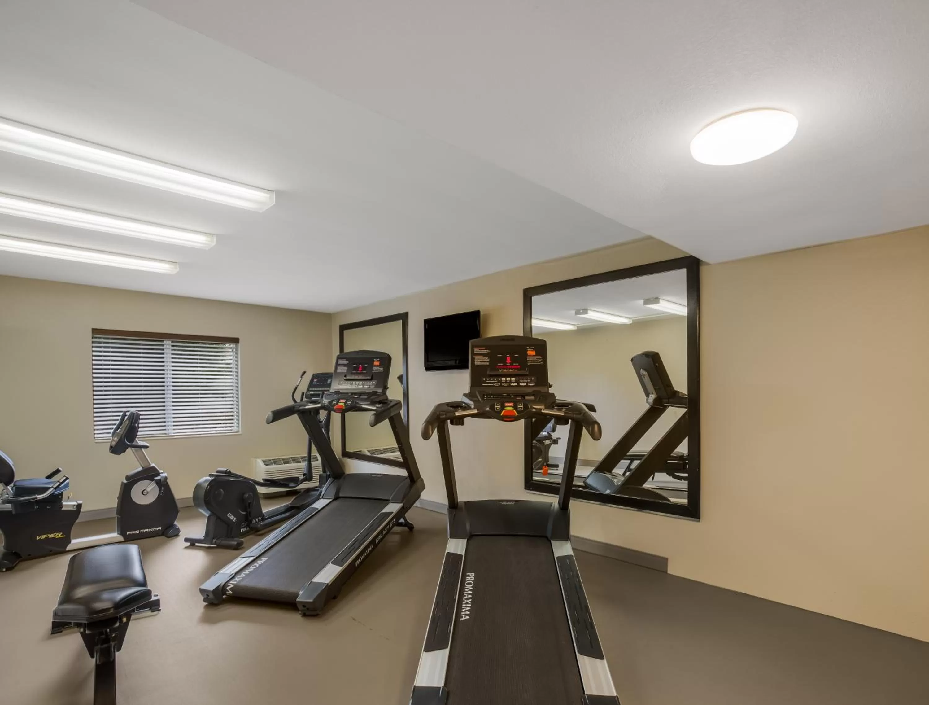 Fitness centre/facilities in MainStay Suites Savannah Midtown