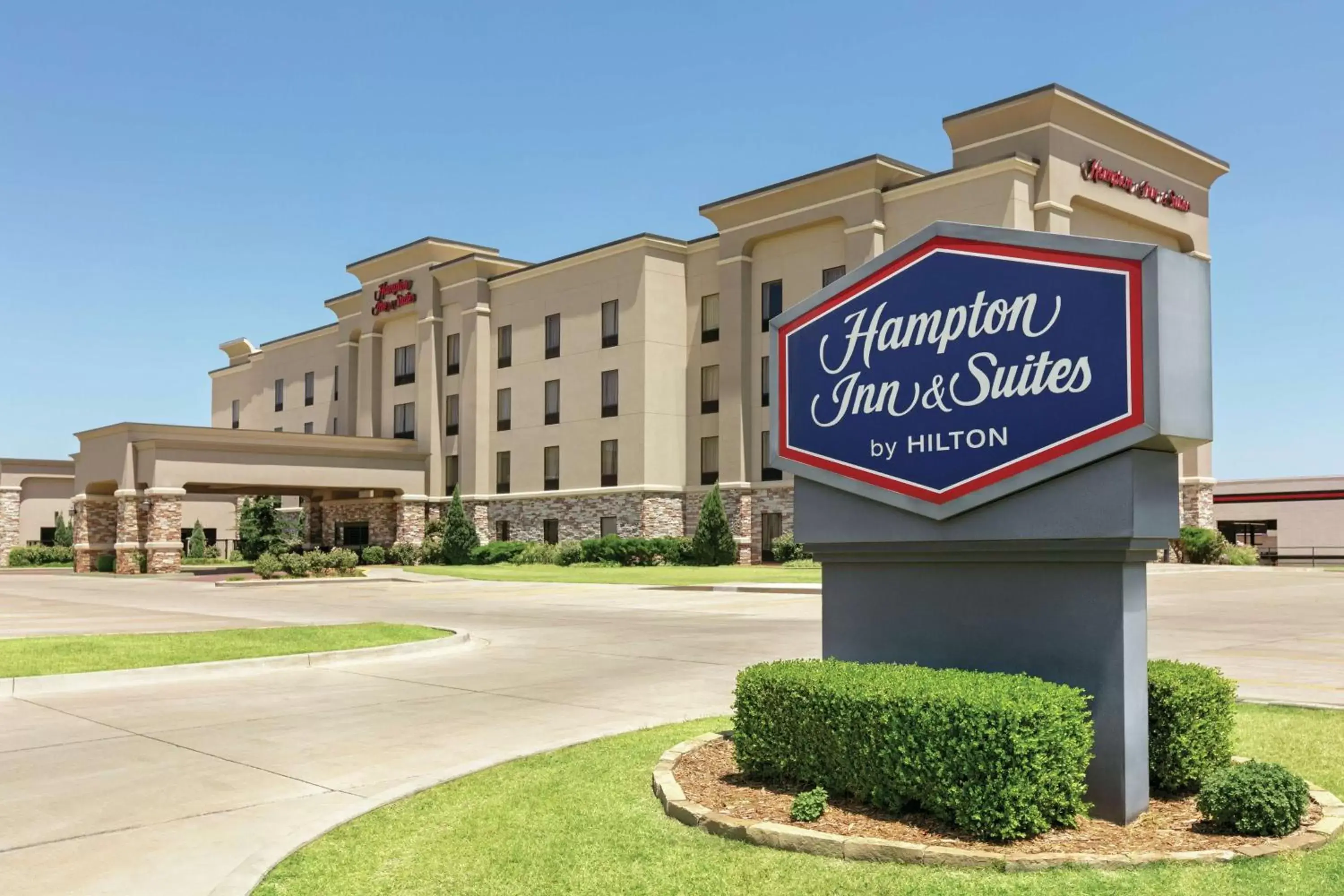 Property Building in Hampton Inn & Suites Enid