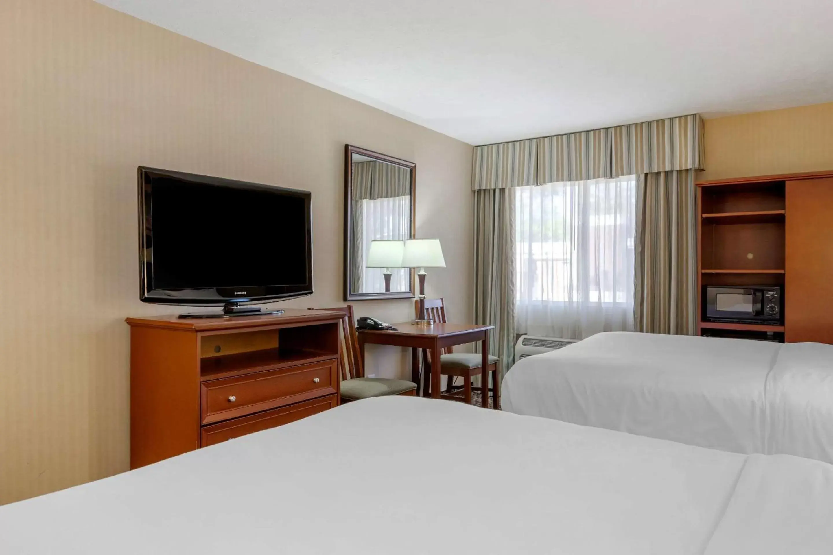 Photo of the whole room, TV/Entertainment Center in Comfort Inn Traverse City