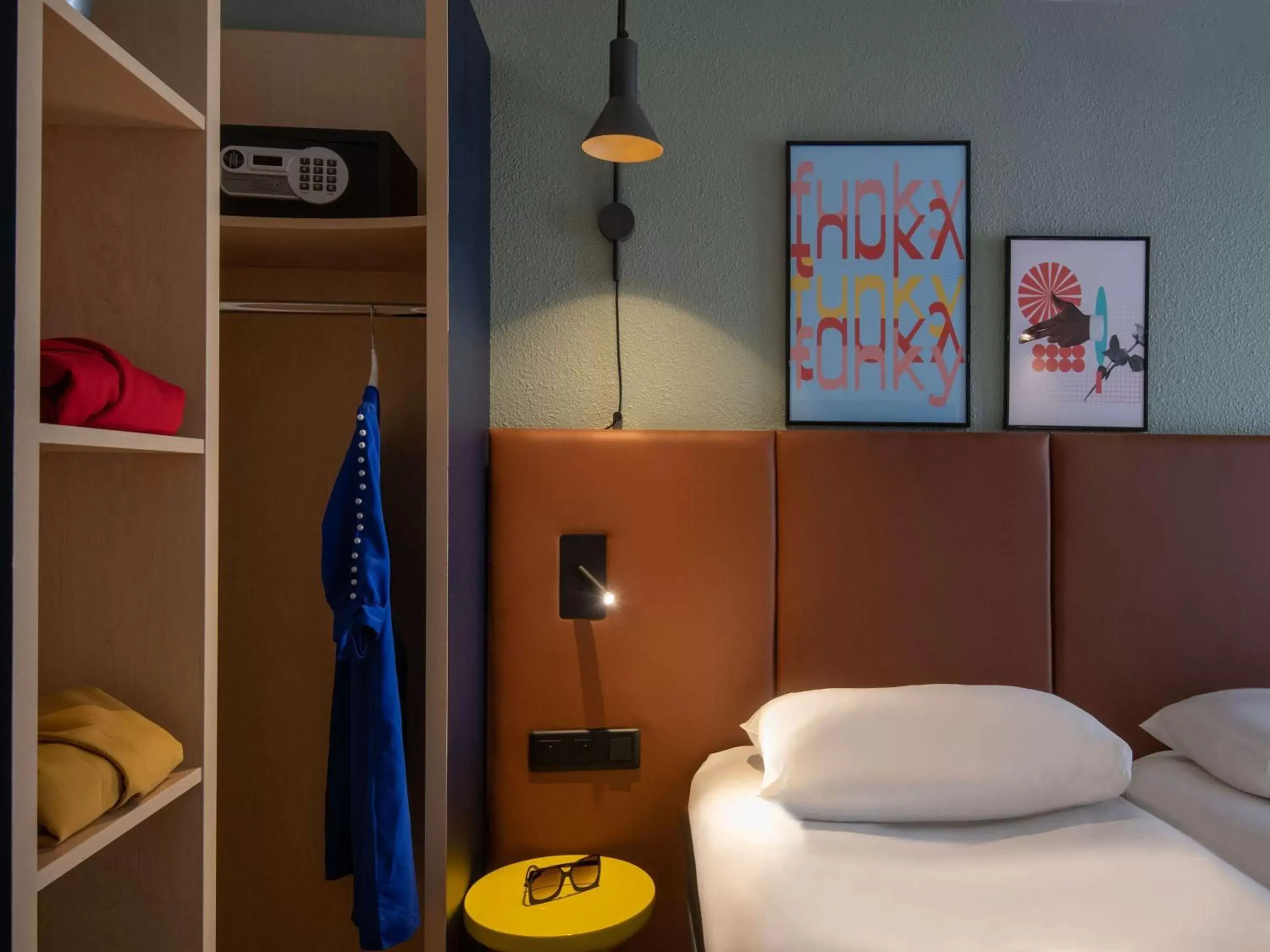 Bedroom, Bunk Bed in ibis Cannes Centre