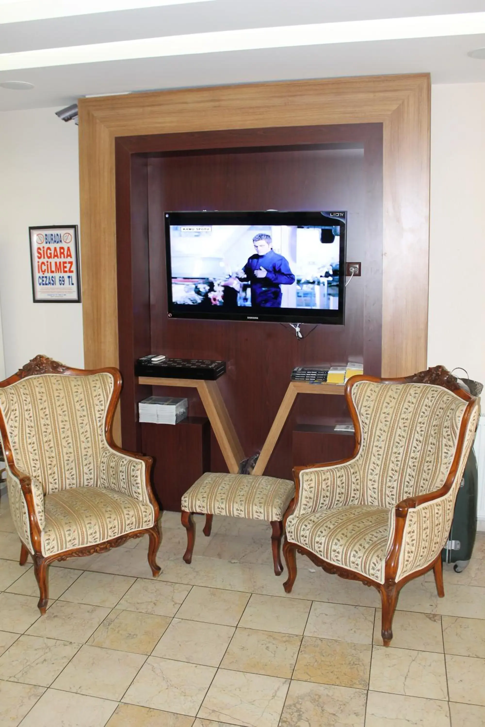 Lobby or reception, TV/Entertainment Center in Hotel Ipekyolu