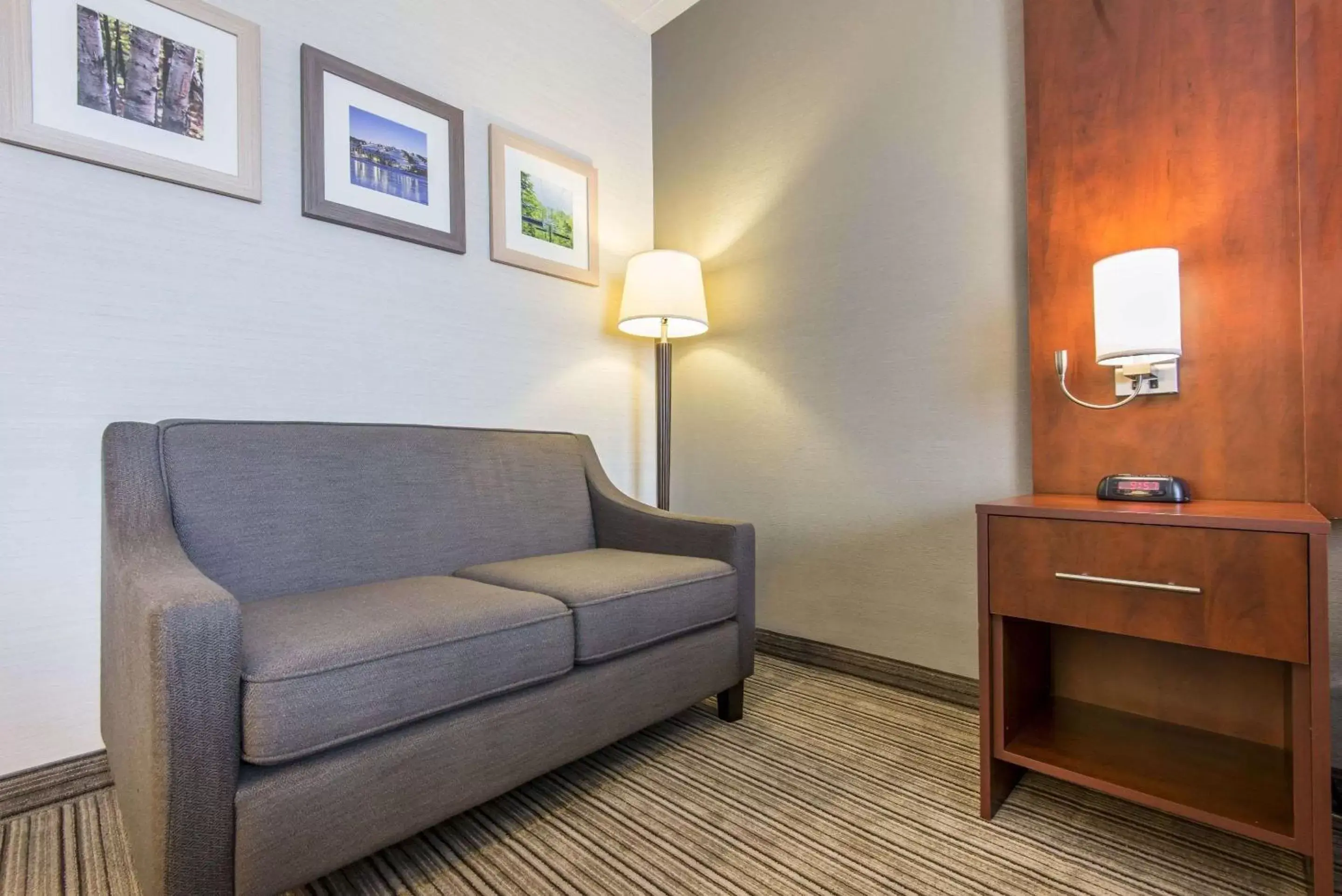 Photo of the whole room, Seating Area in Comfort Inn & Suites Collingwood