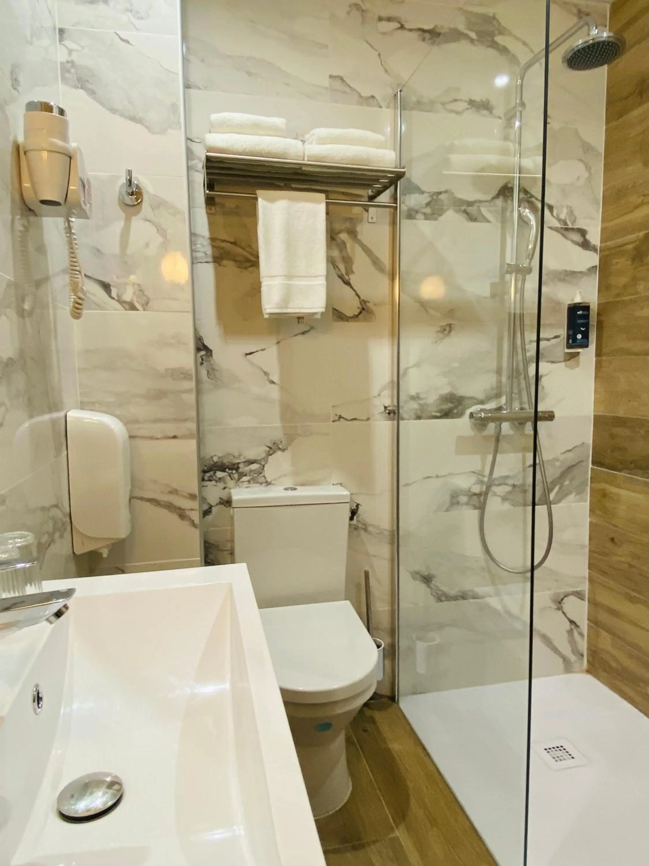 Club Double Room (17 m2) in Brit Hotel Acacias