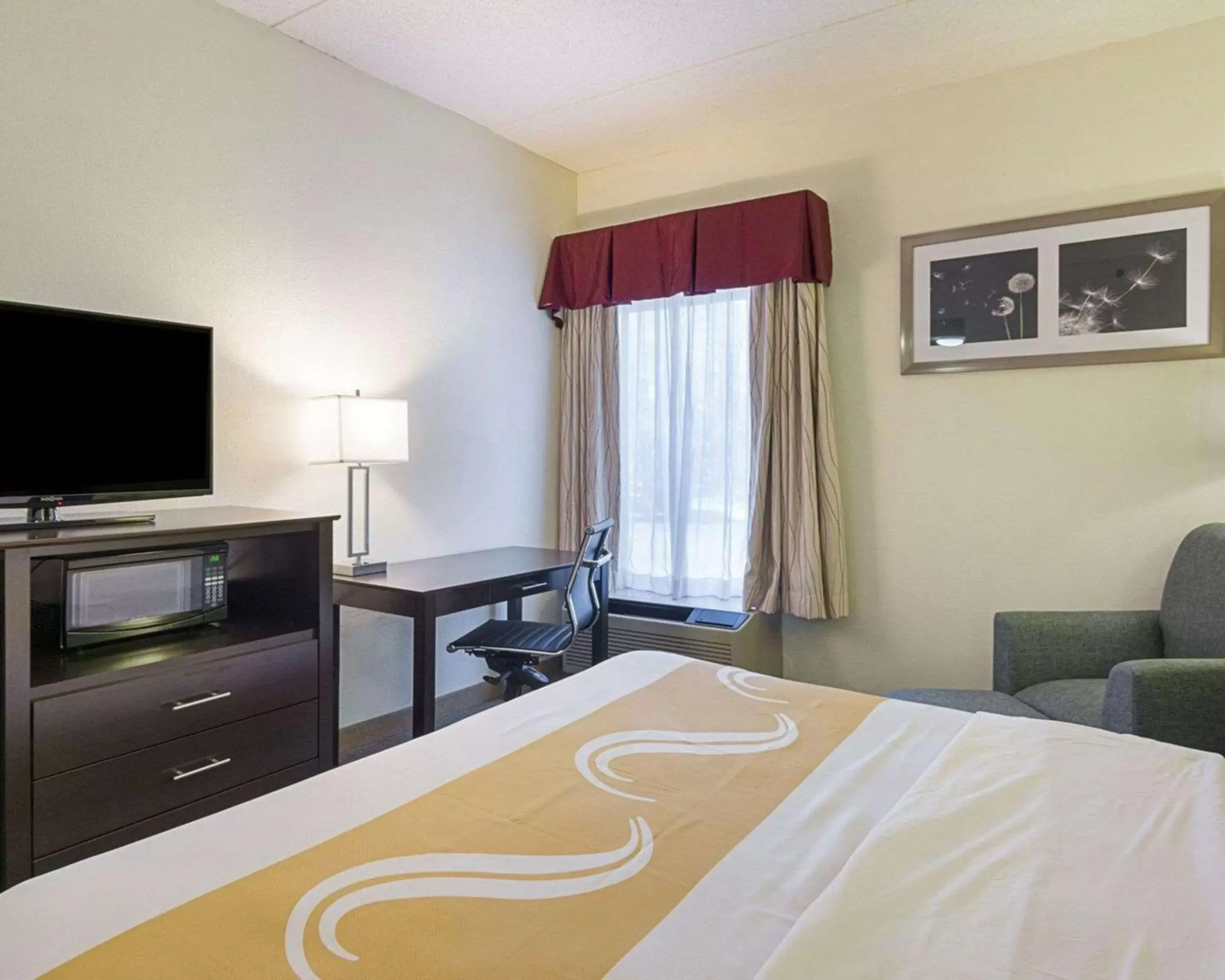 Photo of the whole room, Bed in Quality Inn Richmond Airport