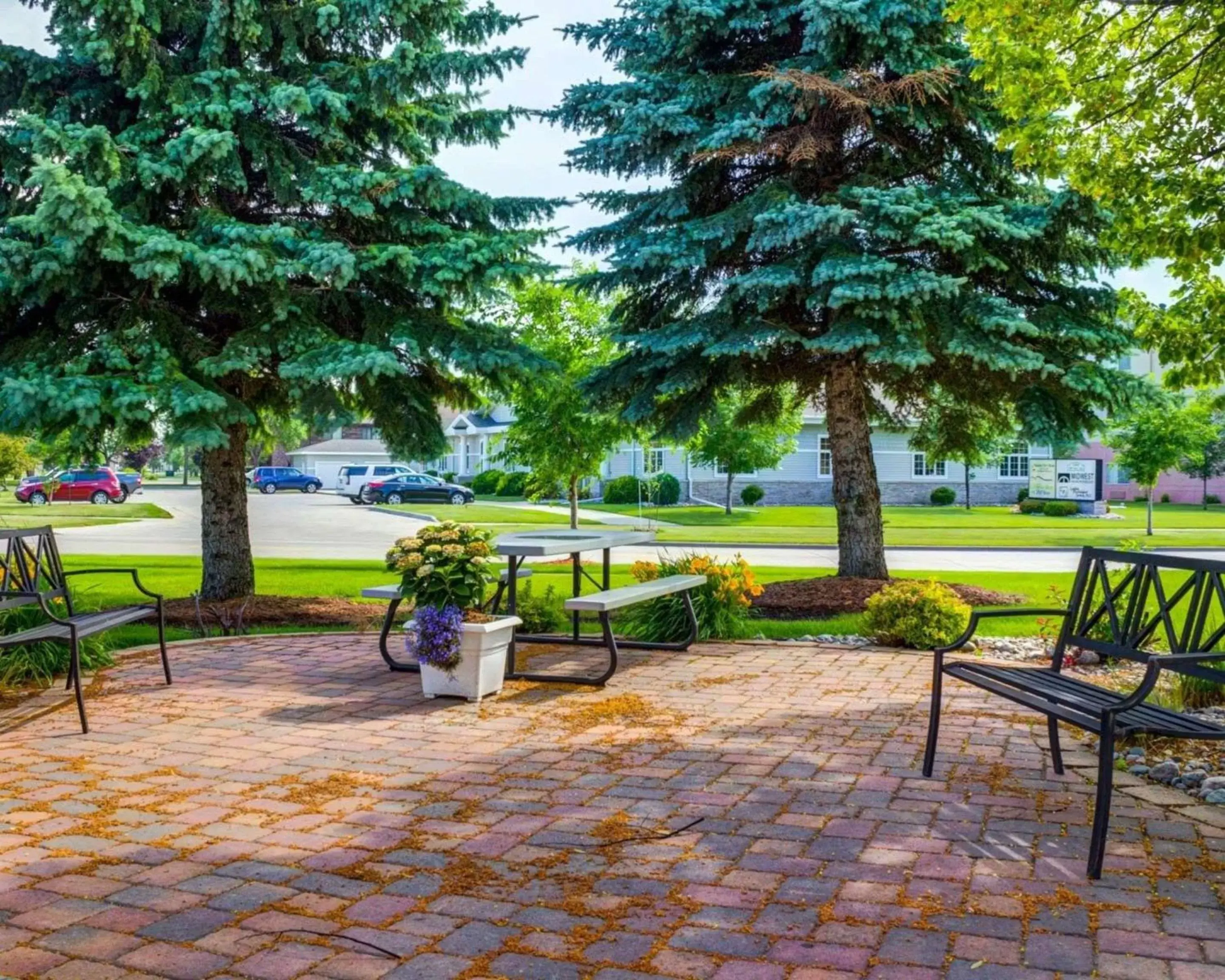 Property building, Garden in Rodeway Inn Columbia Mall Loop