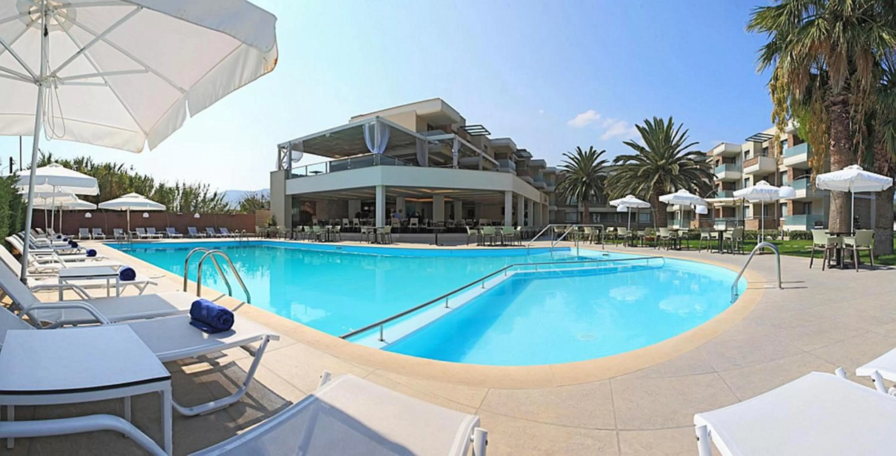 Facade/entrance in Elysion Hotel