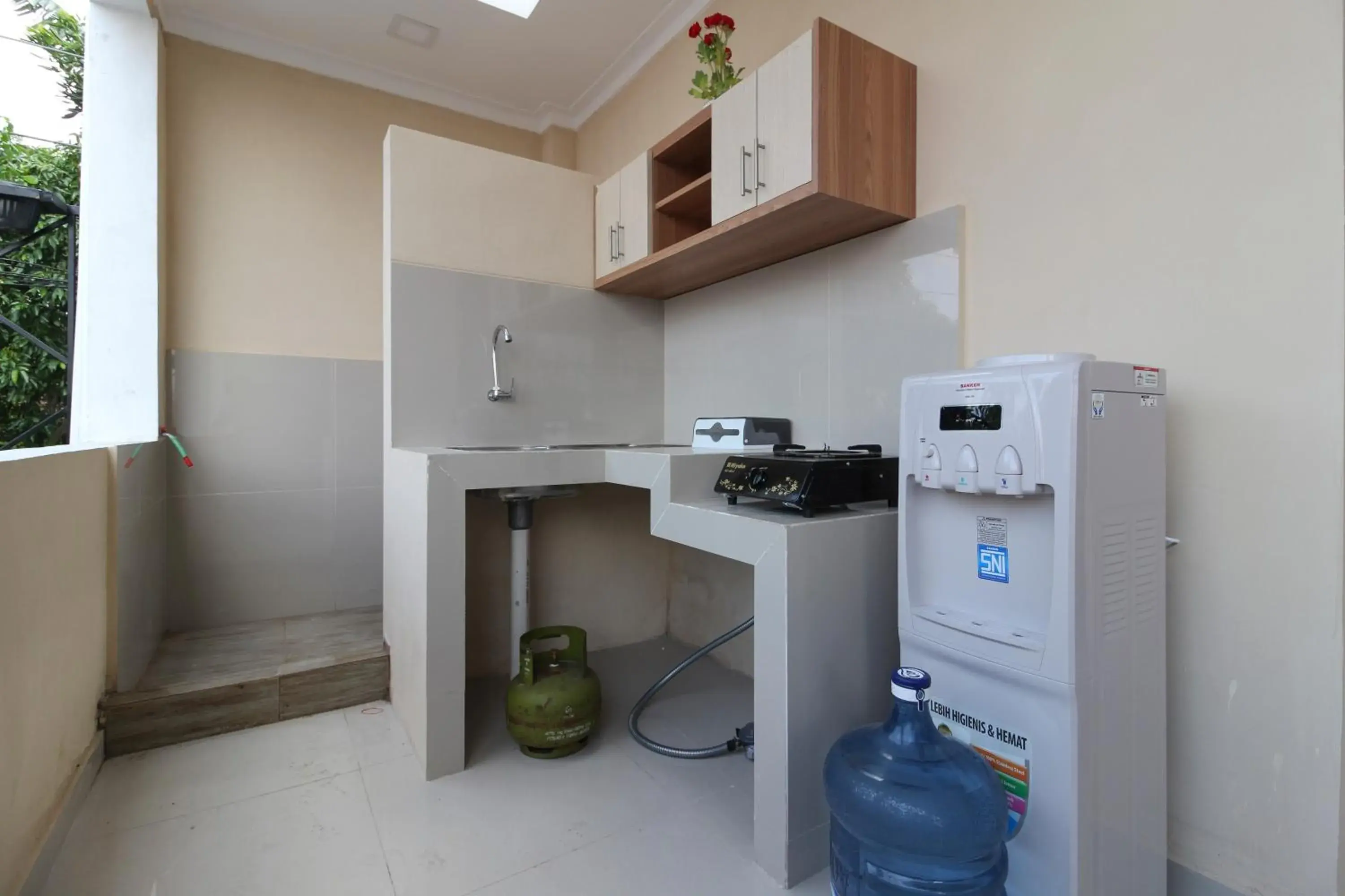 Kitchen or kitchenette, Kitchen/Kitchenette in RedDoorz Plus near Jogja Kembali Monument