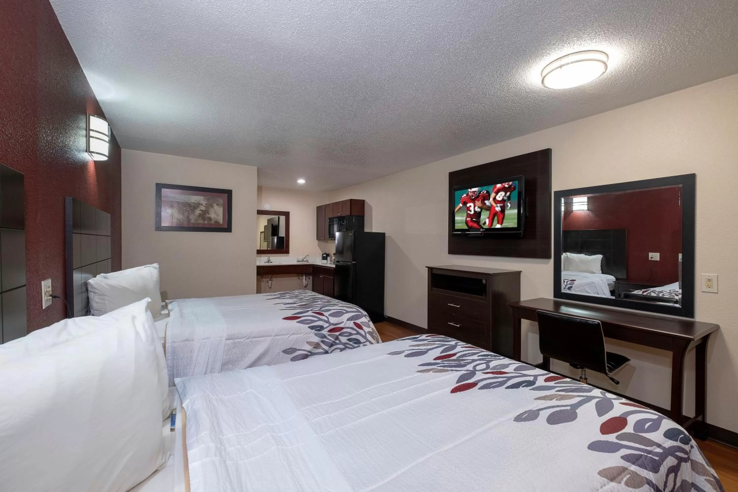 Photo of the whole room, Bed in Red Roof Inn Morgan City