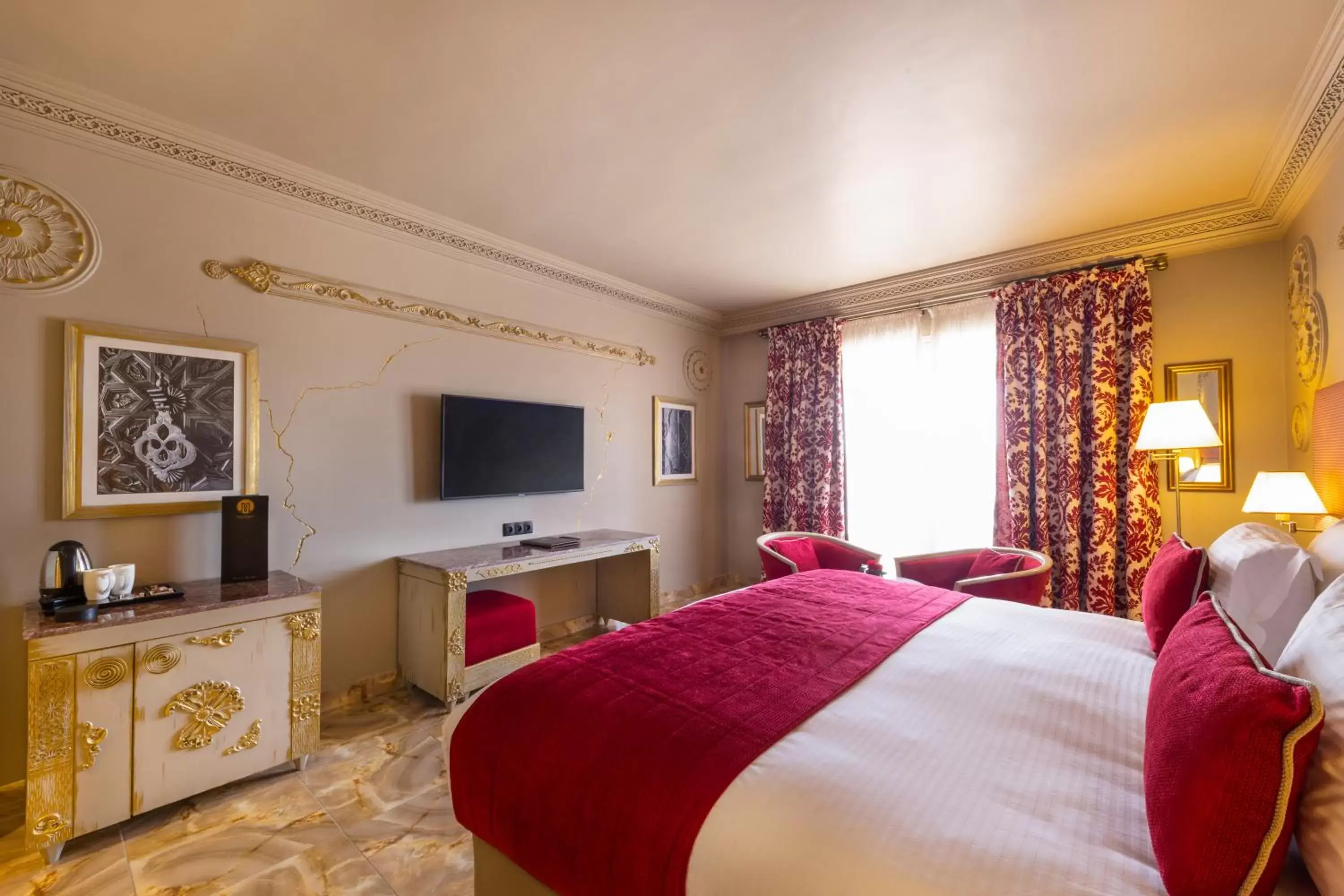 Bed, TV/Entertainment Center in Grand Mogador Menara