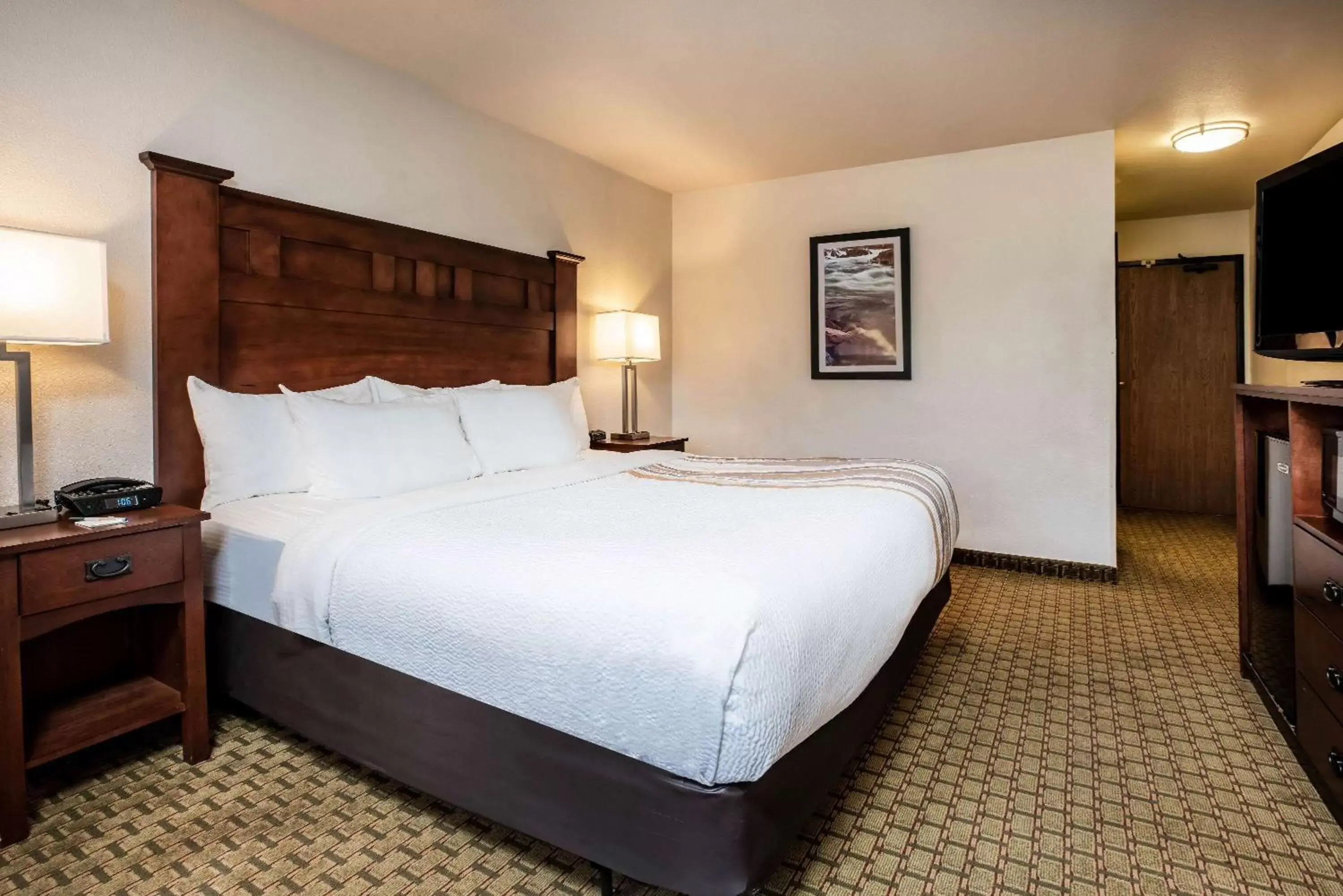 Photo of the whole room, Bed in La Quinta by Wyndham Grants Pass