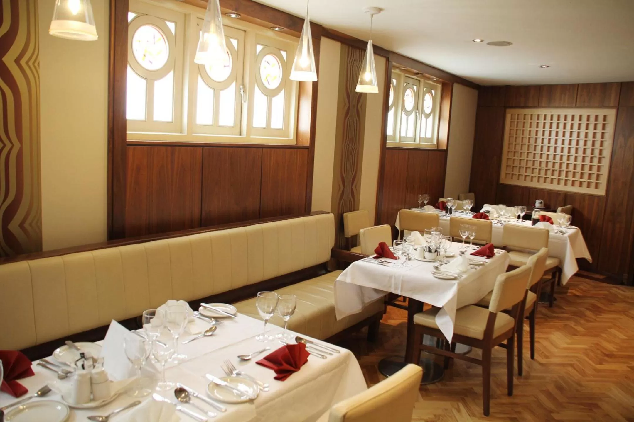 Restaurant/places to eat in Hibernian Hotel & Leisure Centre