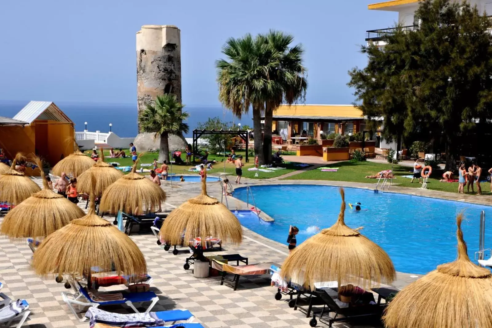 Swimming pool in Hotel Salobreña Suites