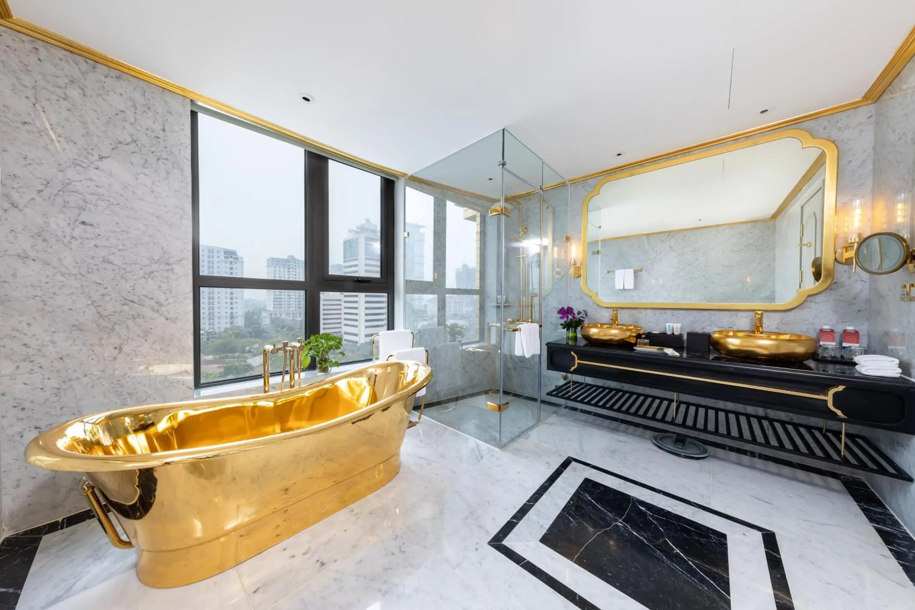 Shower, Kitchen/Kitchenette in Dolce by Wyndham Hanoi Golden Lake