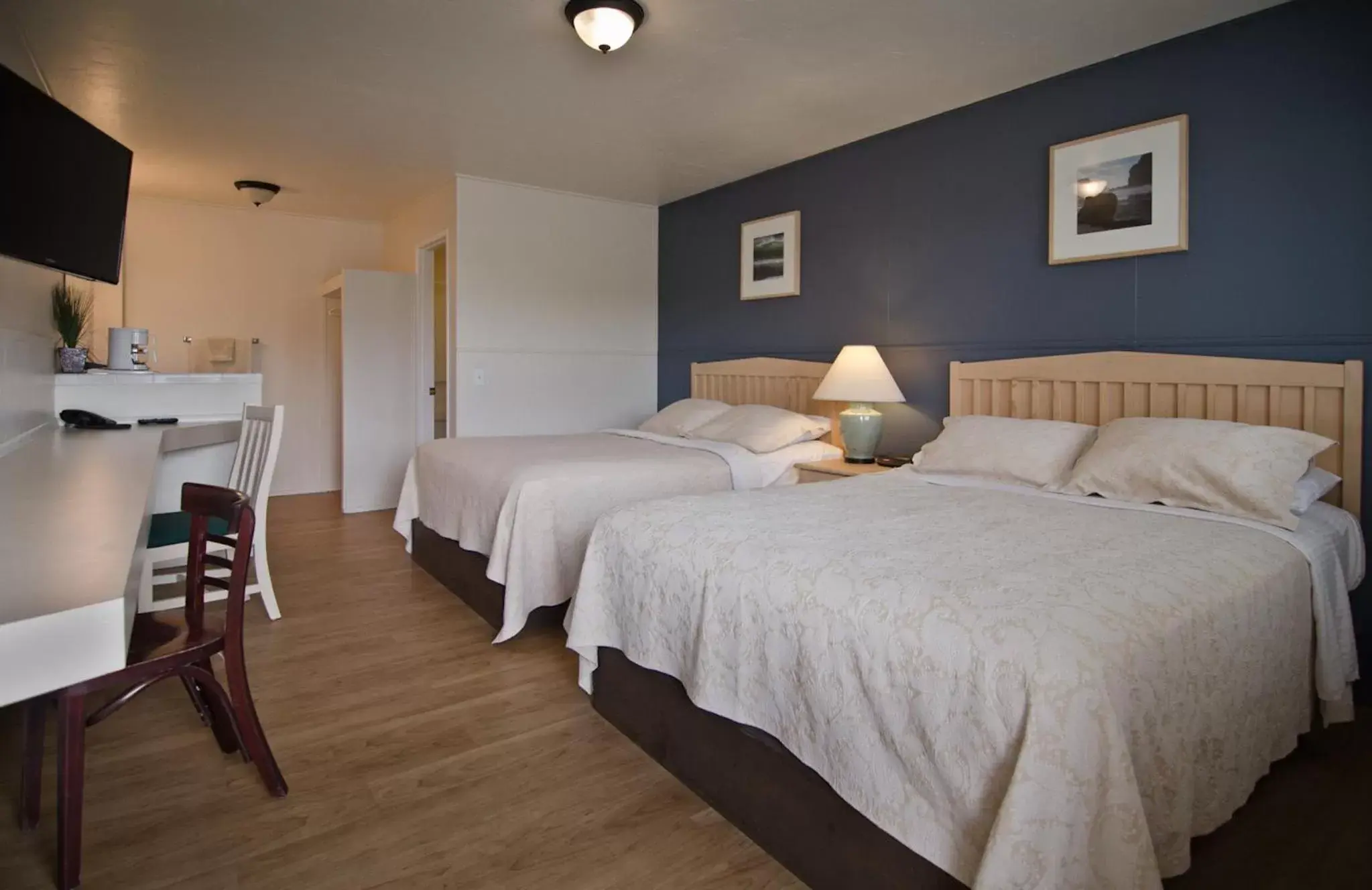 Standard Queen Room with Two Queen Beds in Pacific Reef Hotel & Light Show Standard Queen Room with Two Queen Beds in Pacific Reef Hotel & Light Show