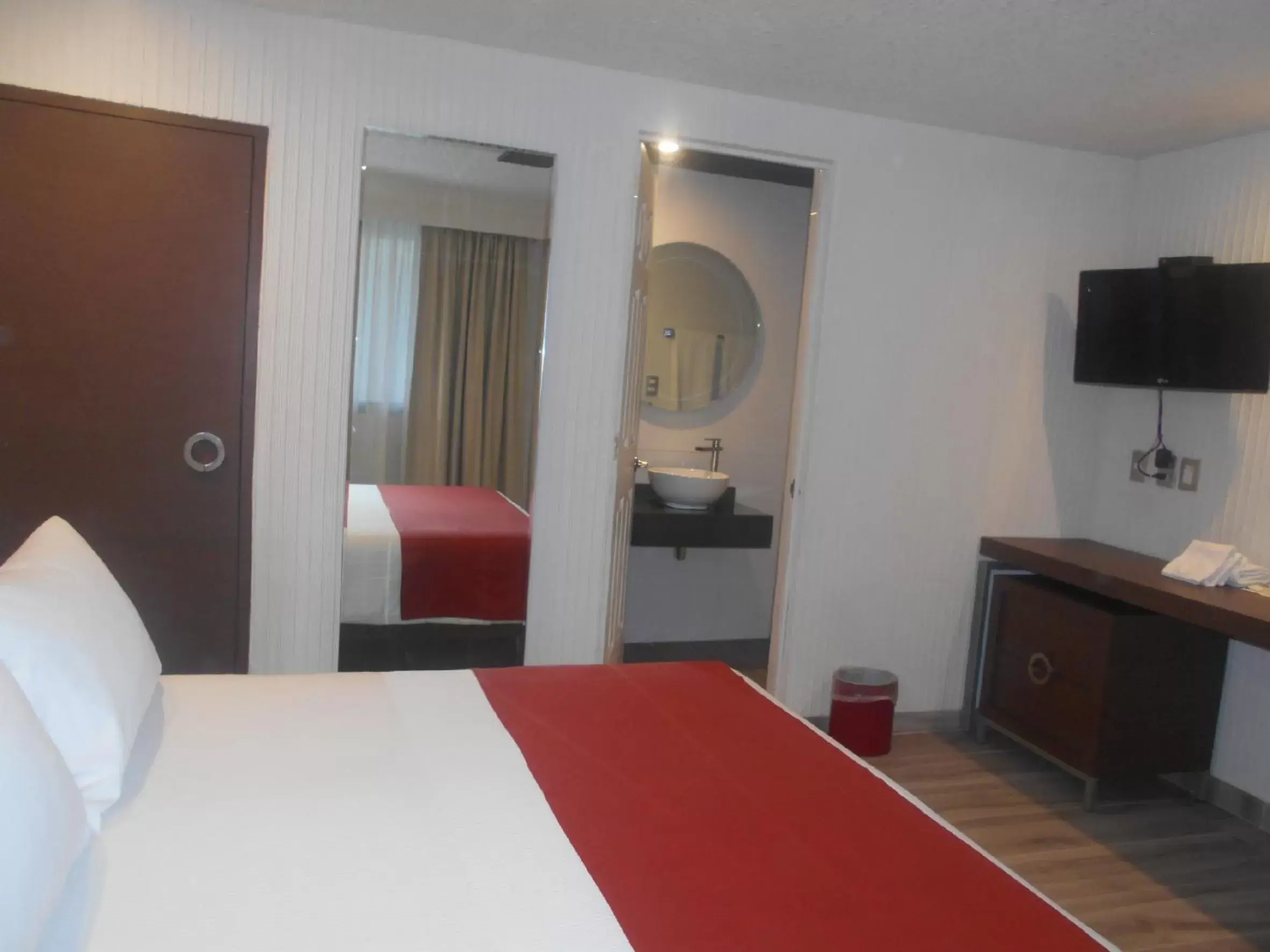 Bedroom, Bed in Hotel Puente Real Bedroom, Bed in Hotel Puente Real