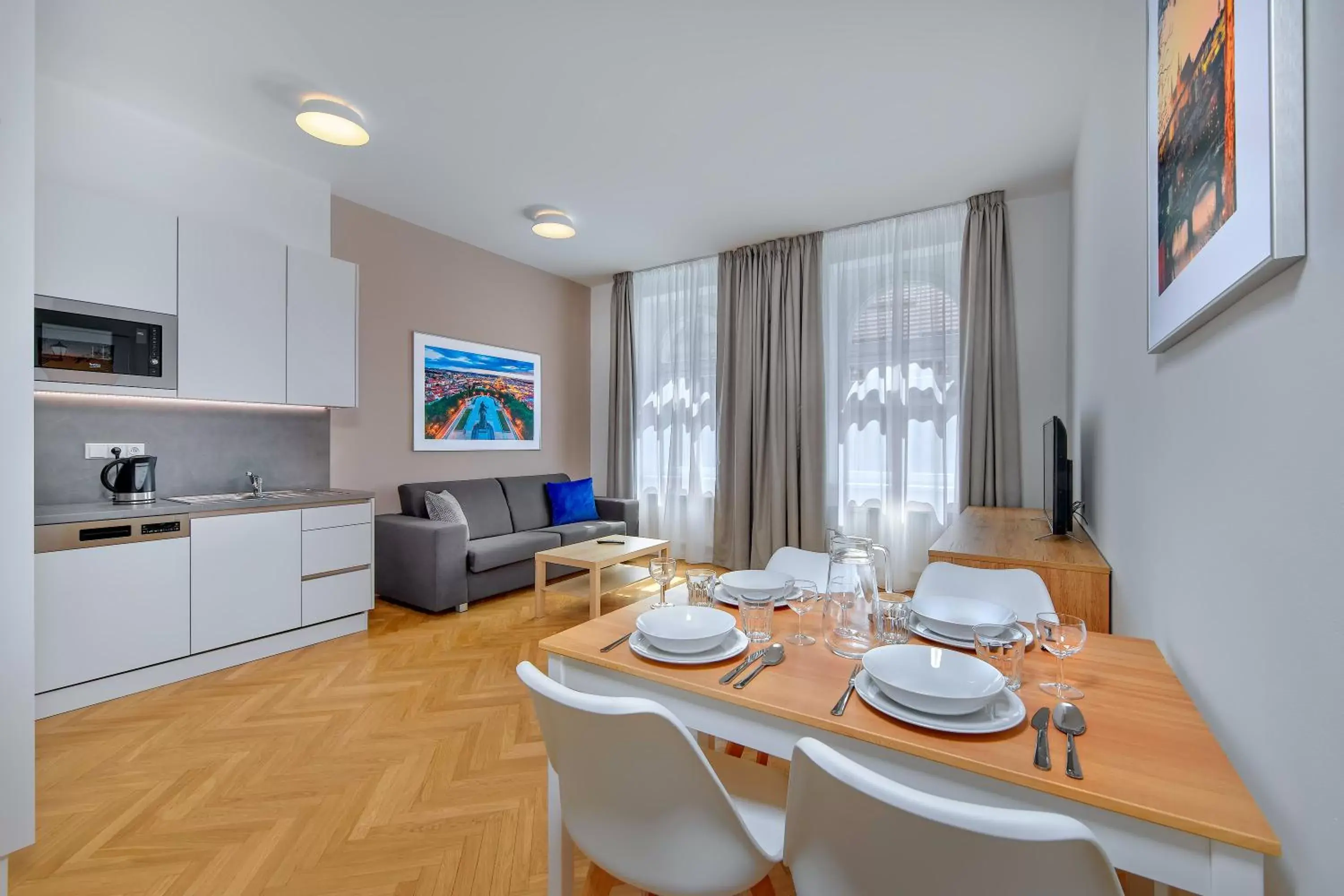 TV and multimedia, Dining Area in Downtown Suites Kodanska