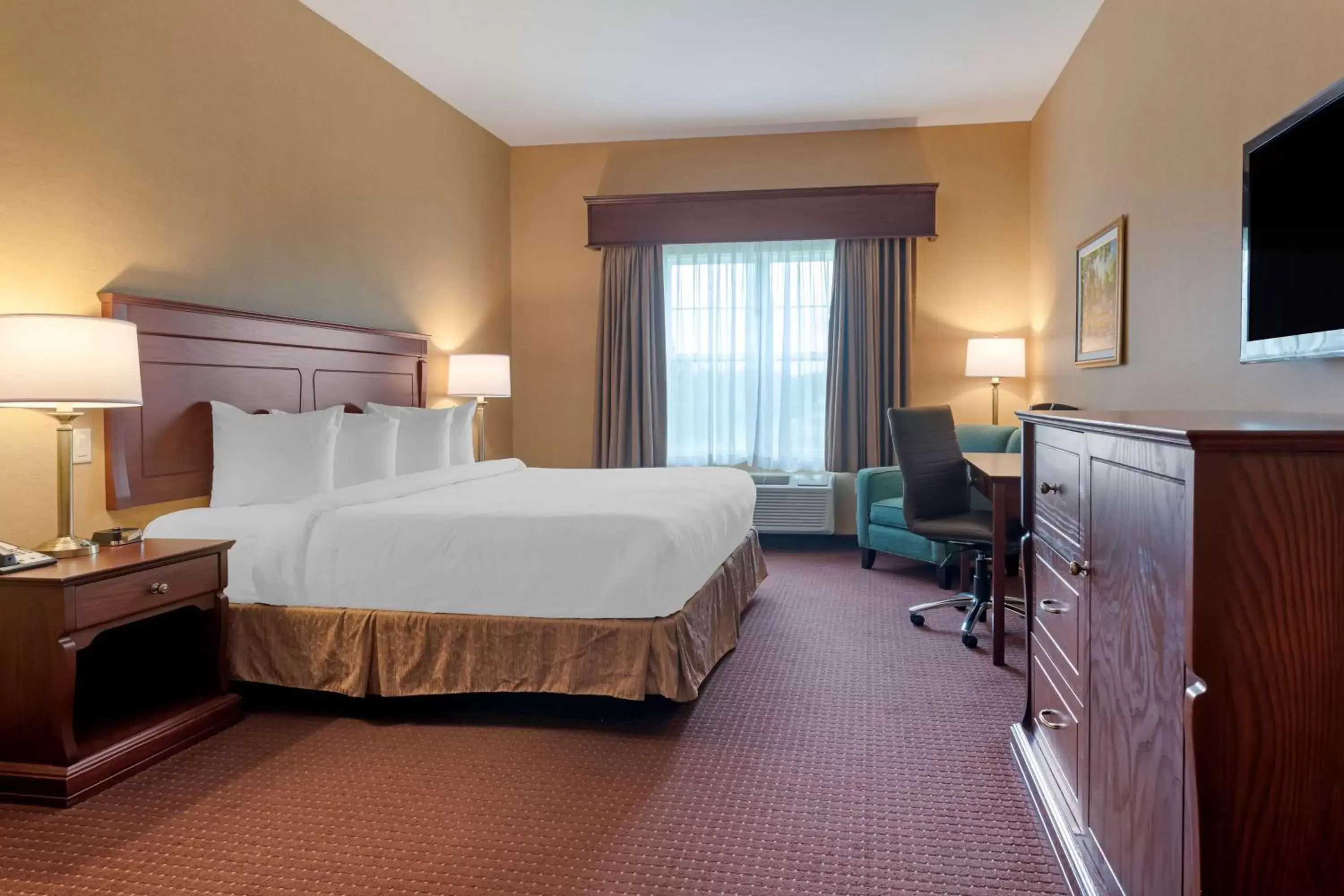 Bedroom, Bed in Best Western Plus Fredericton Hotel & Suites