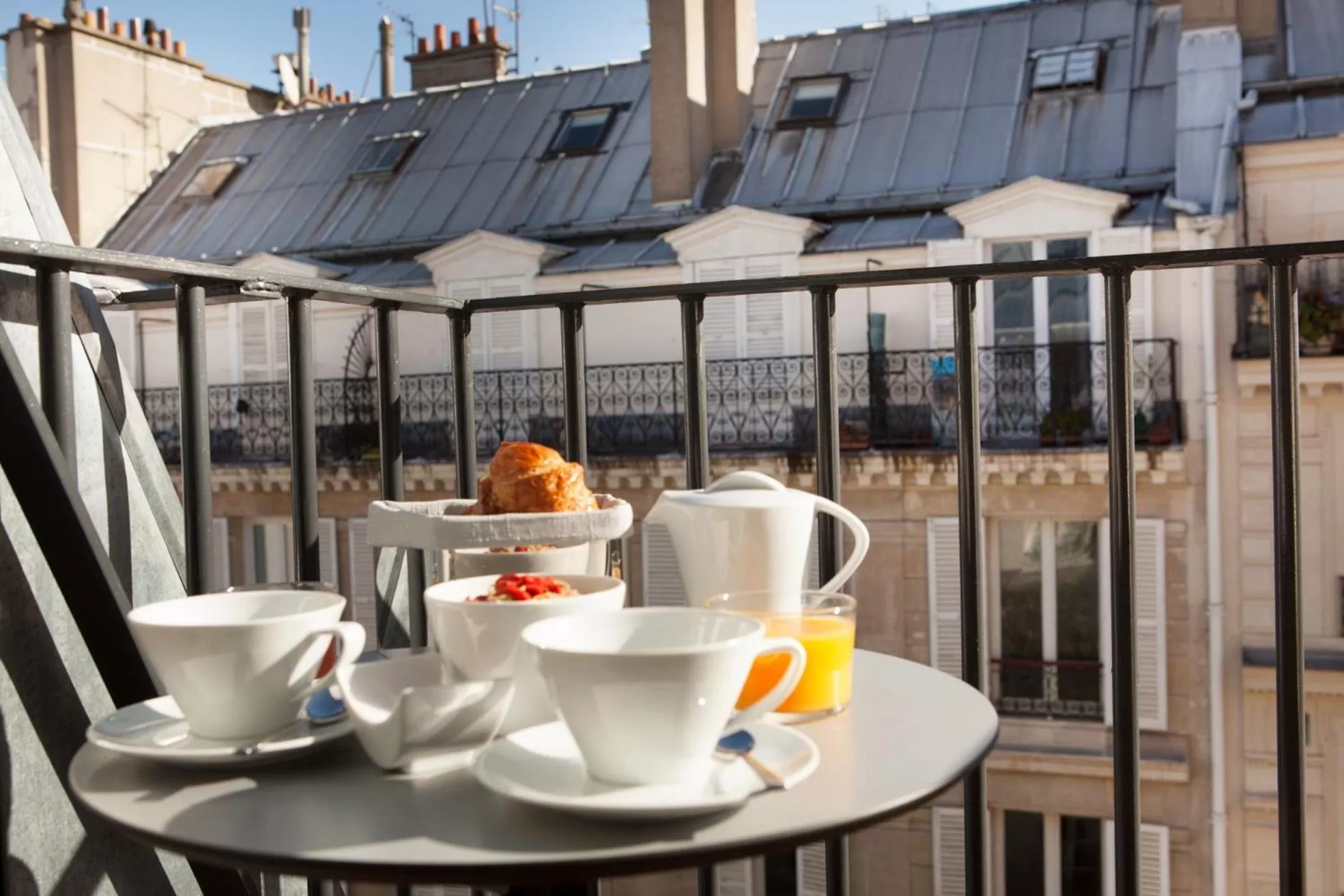 Balcony/Terrace in Hotel La Lanterne & Spa By Timhotel