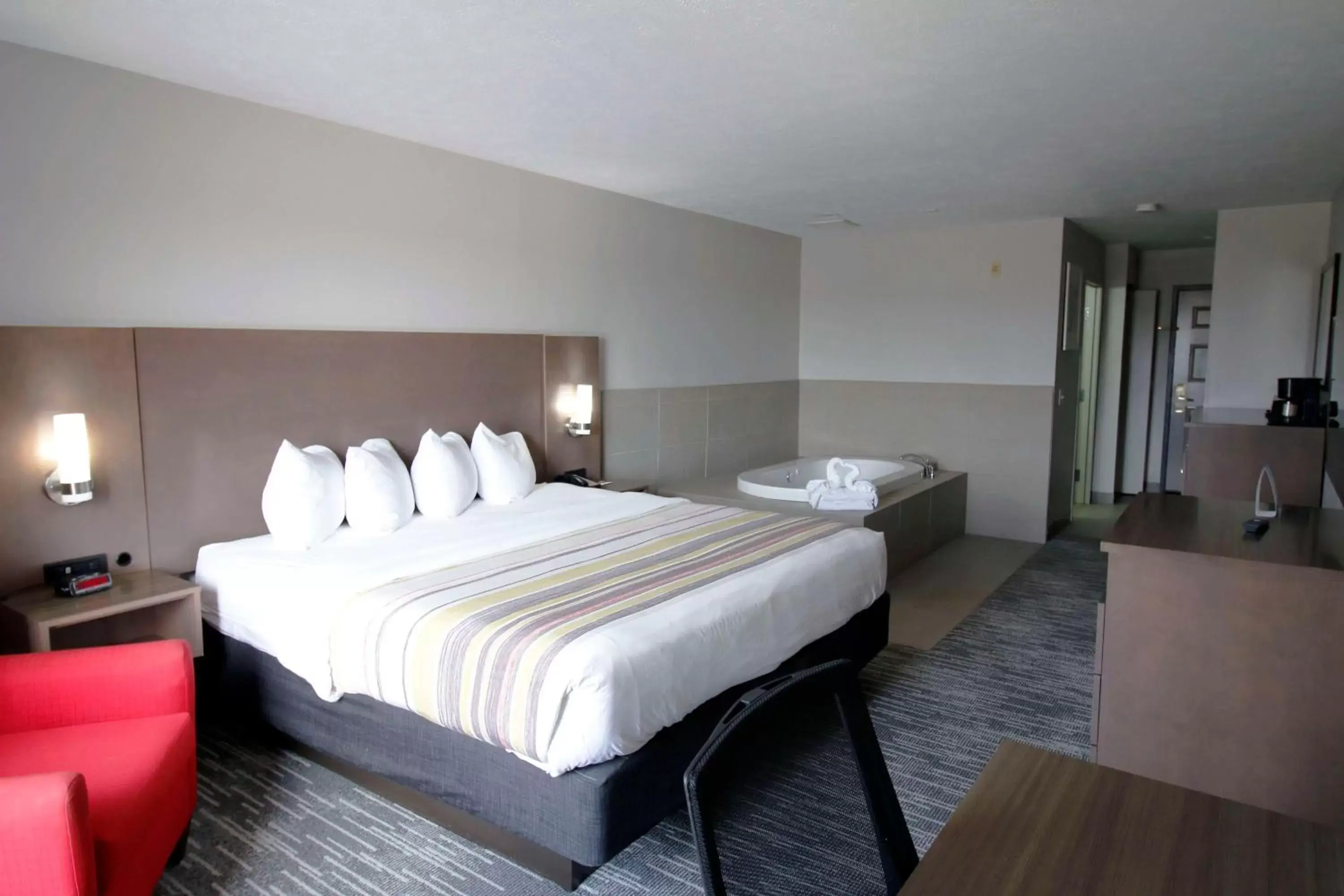 Photo of the whole room, Bed in Country Inn & Suites by Radisson, Council Bluffs, IA