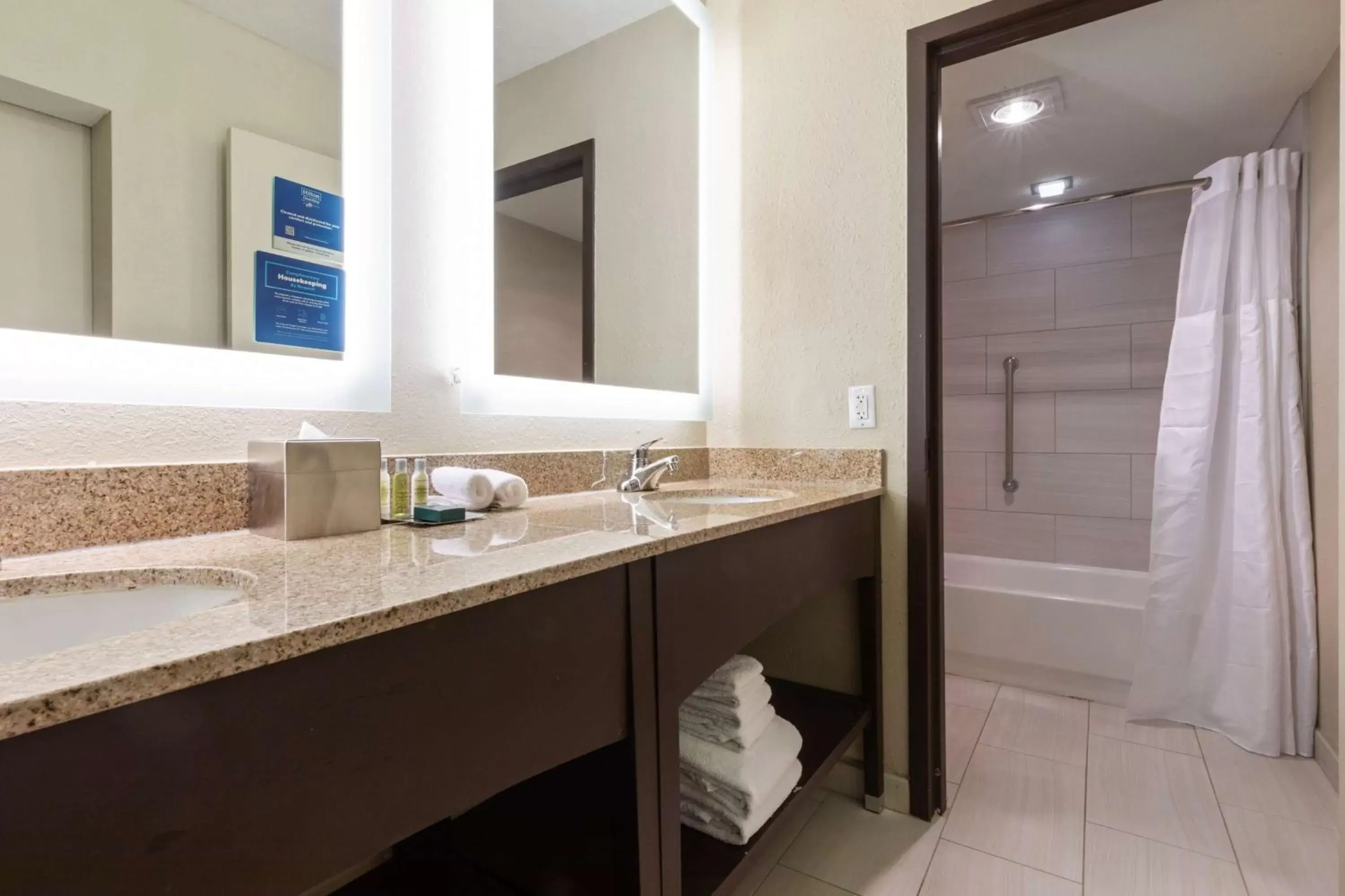 Bathroom in DoubleTree by Hilton Park City - The Yarrow