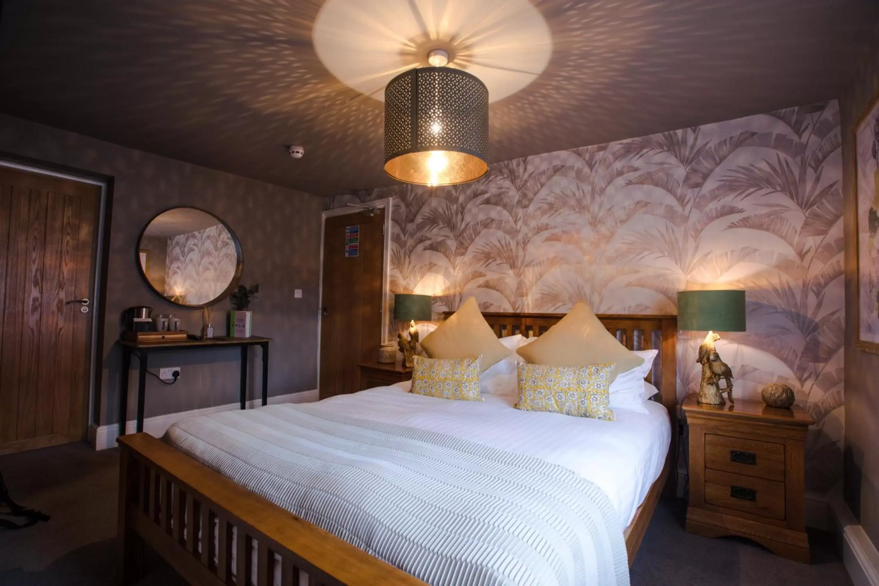 Bed in The Wheatsheaf Pub, Kitchen & Rooms