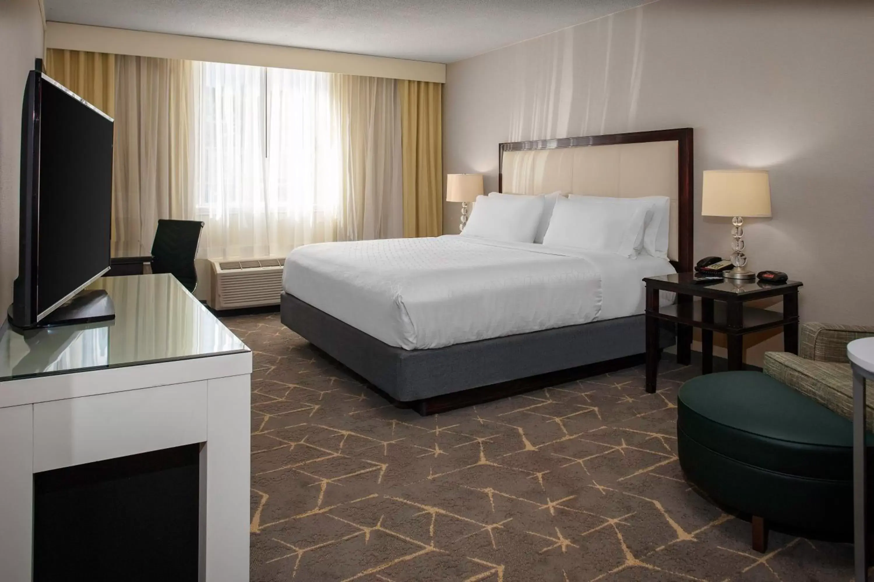 Photo of the whole room, Bed in Holiday Inn & Suites Boston Peabody, an IHG Hotel