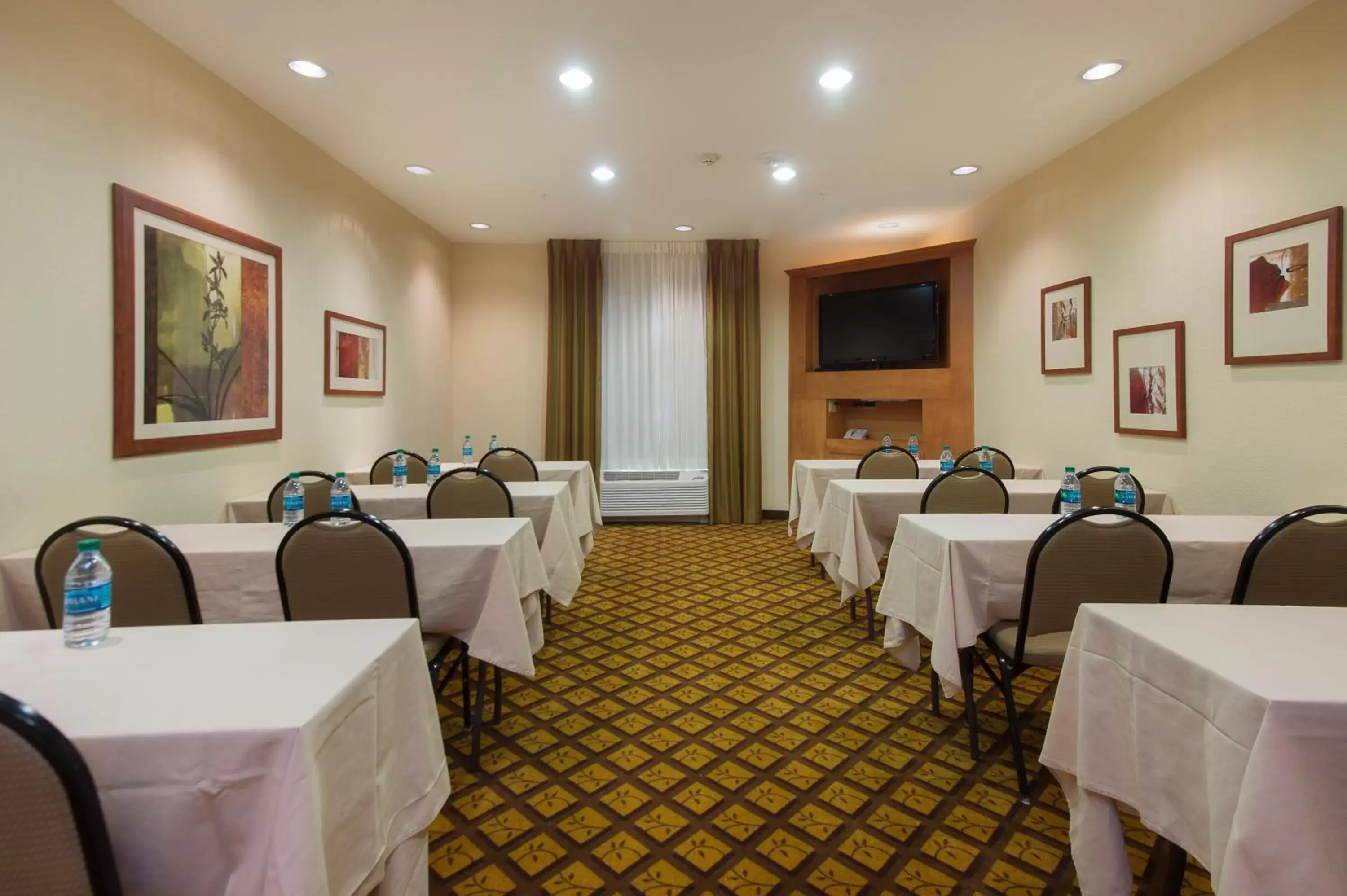 Meeting/conference room in Candlewood Suites Fort Worth West, an IHG Hotel