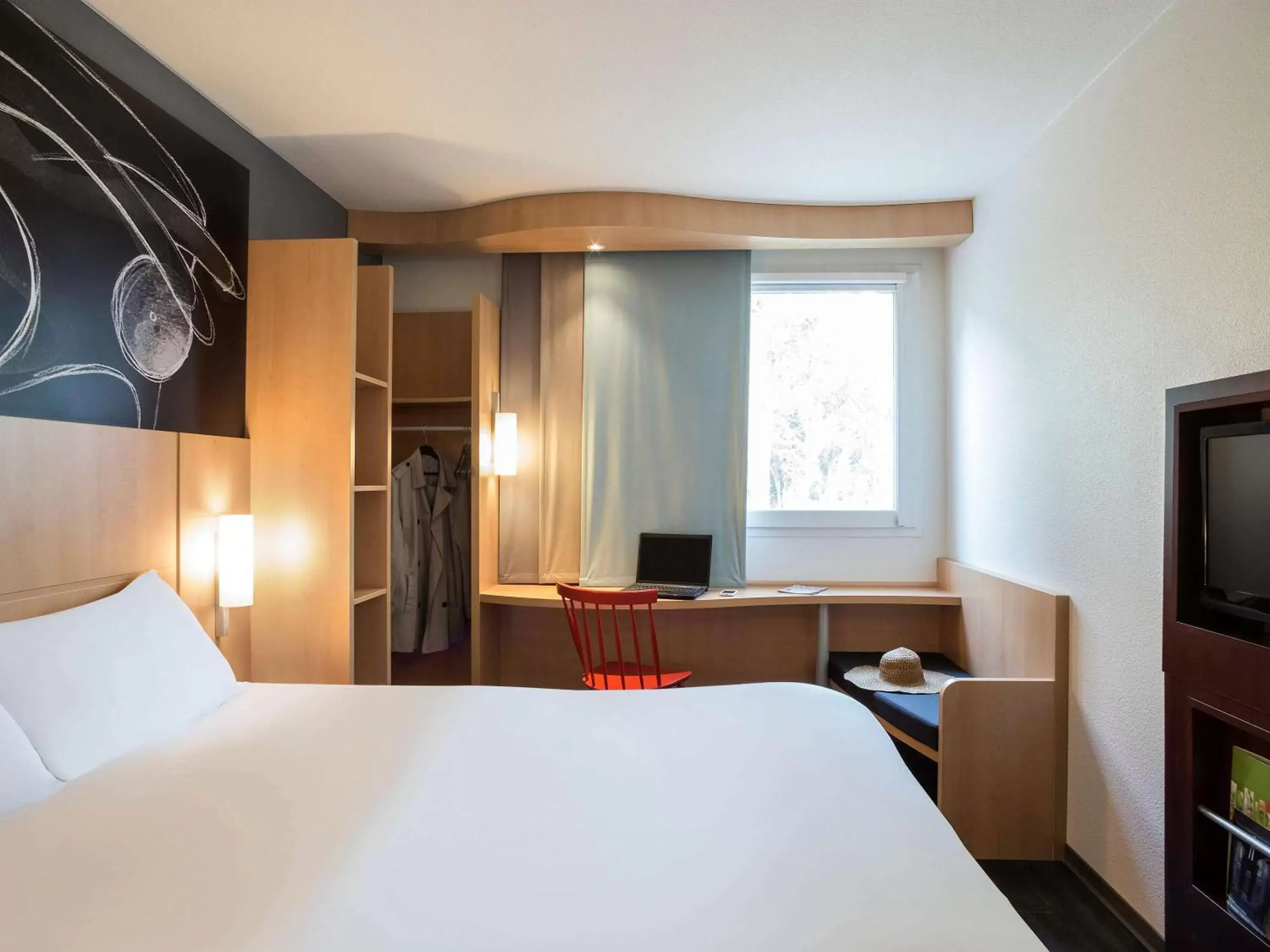 Bed in ibis Paris Meudon Velizy Bed in ibis Paris Meudon Velizy
