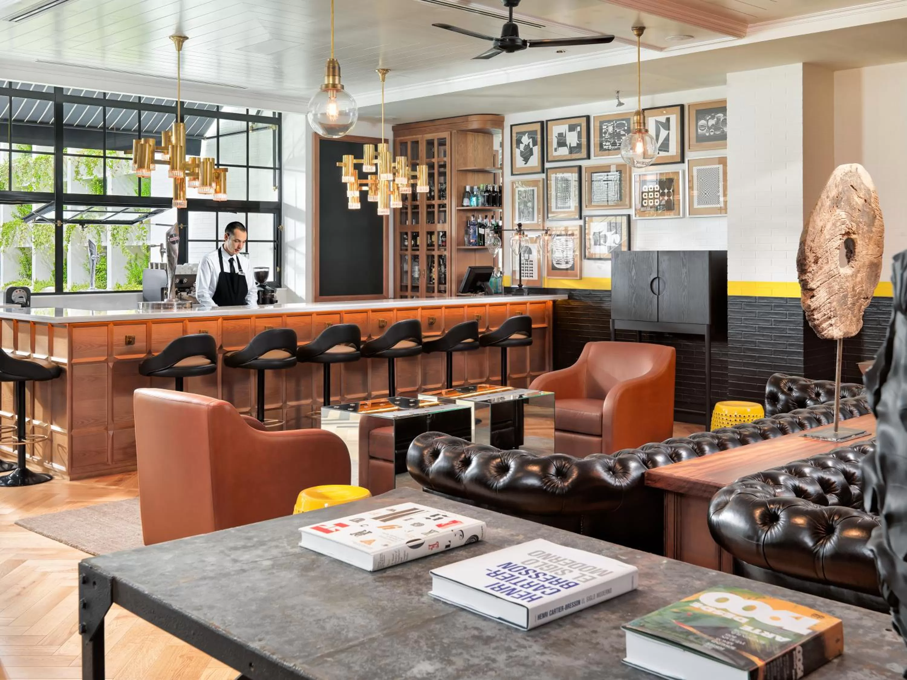 Lounge or bar in H10 Metropolitan 4* Sup