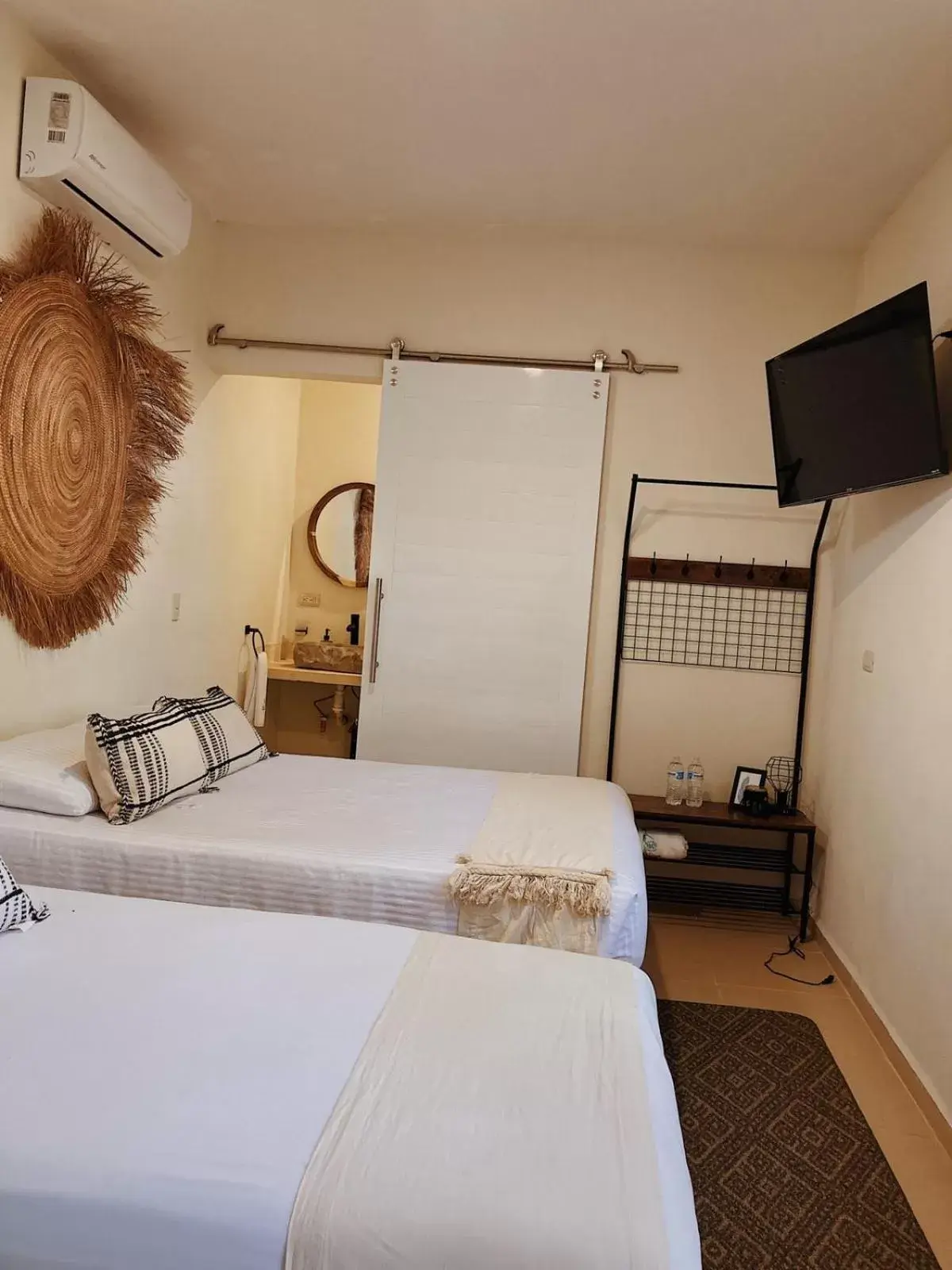 TV and multimedia, Bed in Nuiya Hoteles Centro