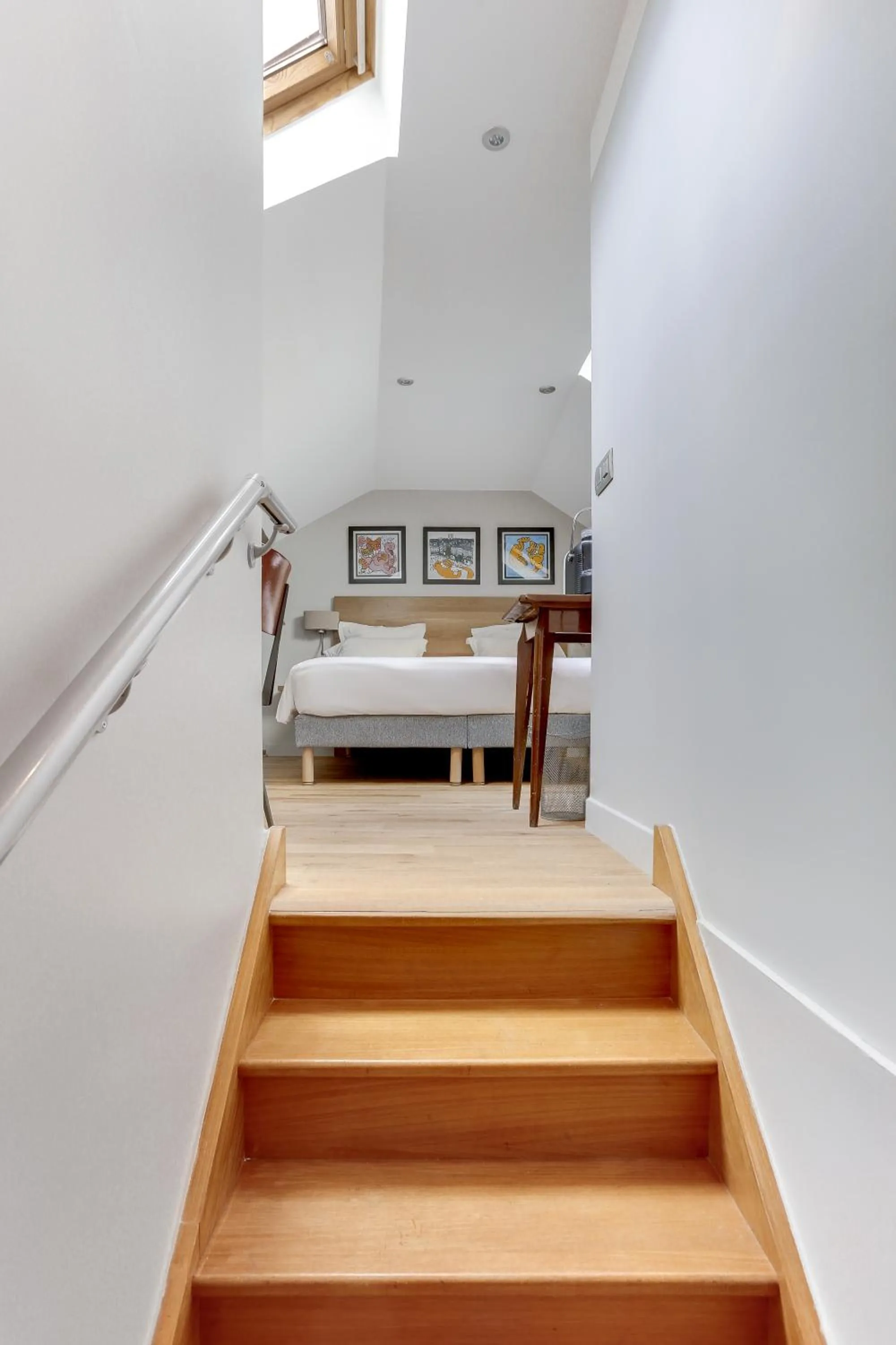 Bedroom, Bed in Hôtel Louvre Richelieu