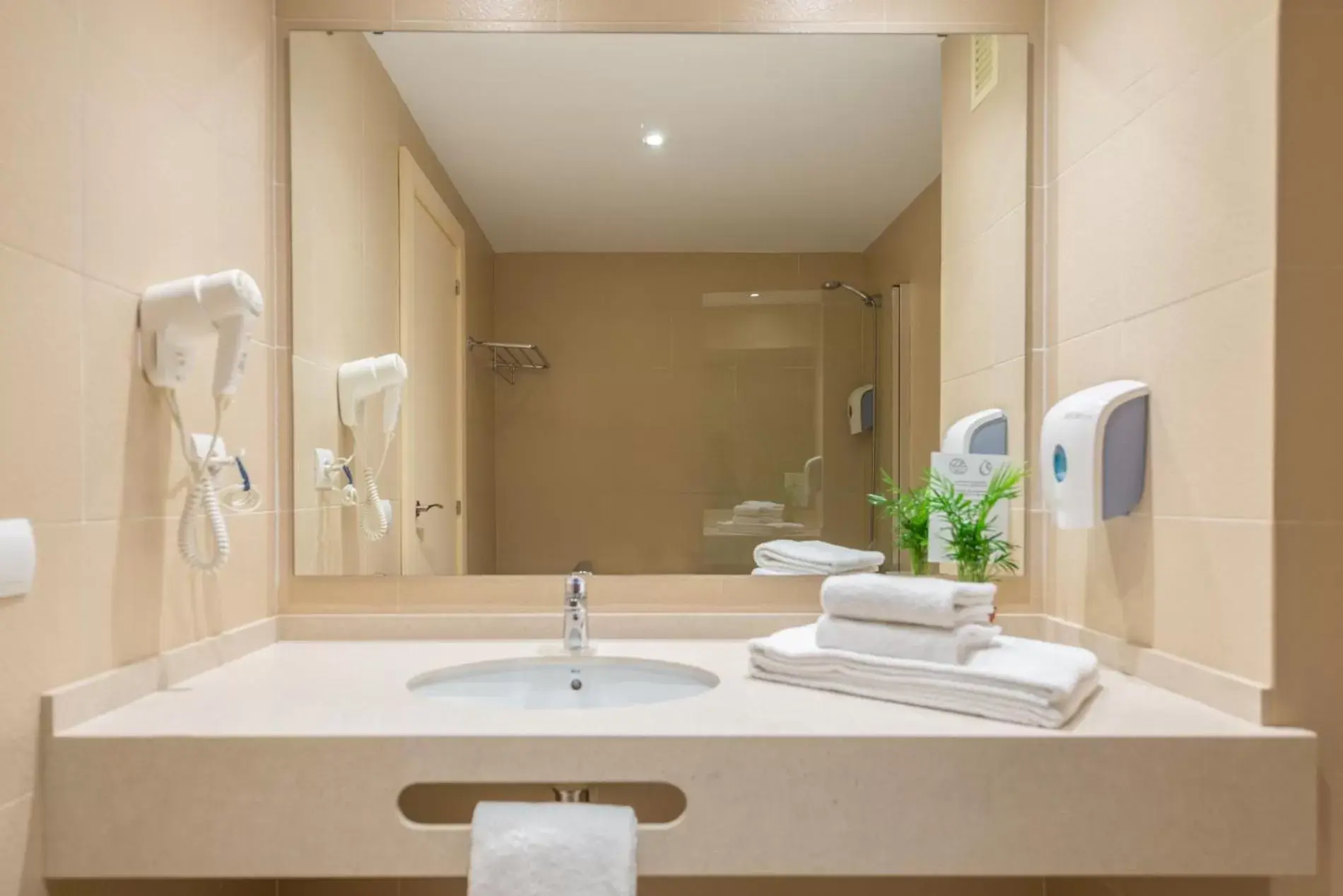 Bathroom in Atenea Park Suites & Apartments