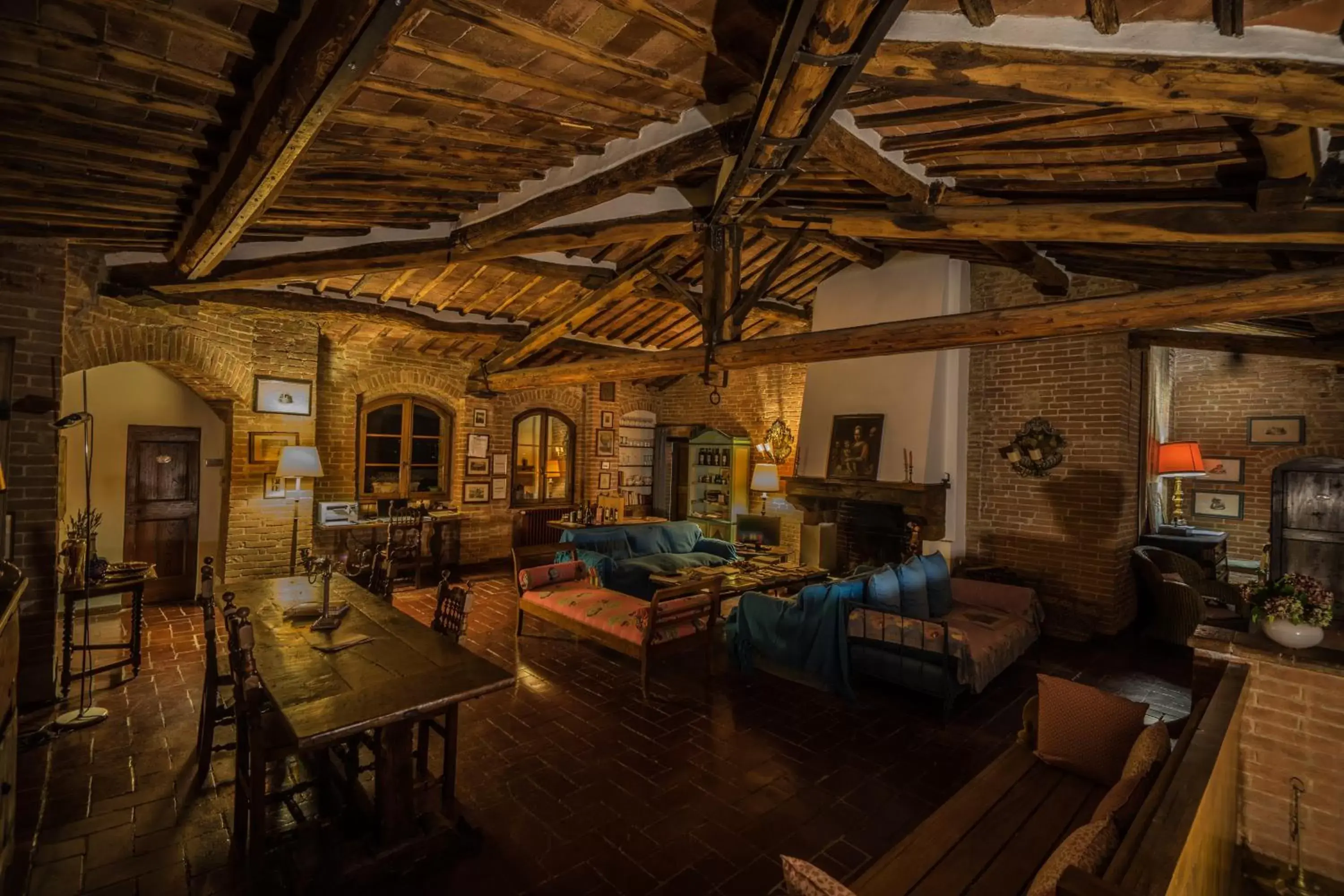 Communal lounge/ TV room, Restaurant/Places to Eat in Castello Delle Quattro Torra