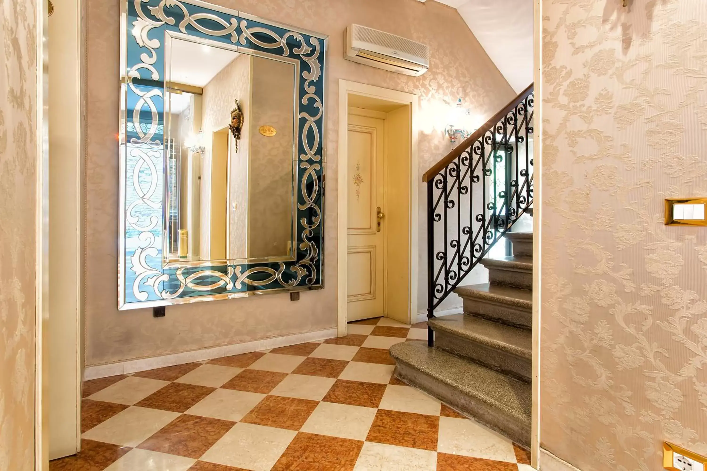 Decorative detail, Lobby/Reception in Hotel Conterie