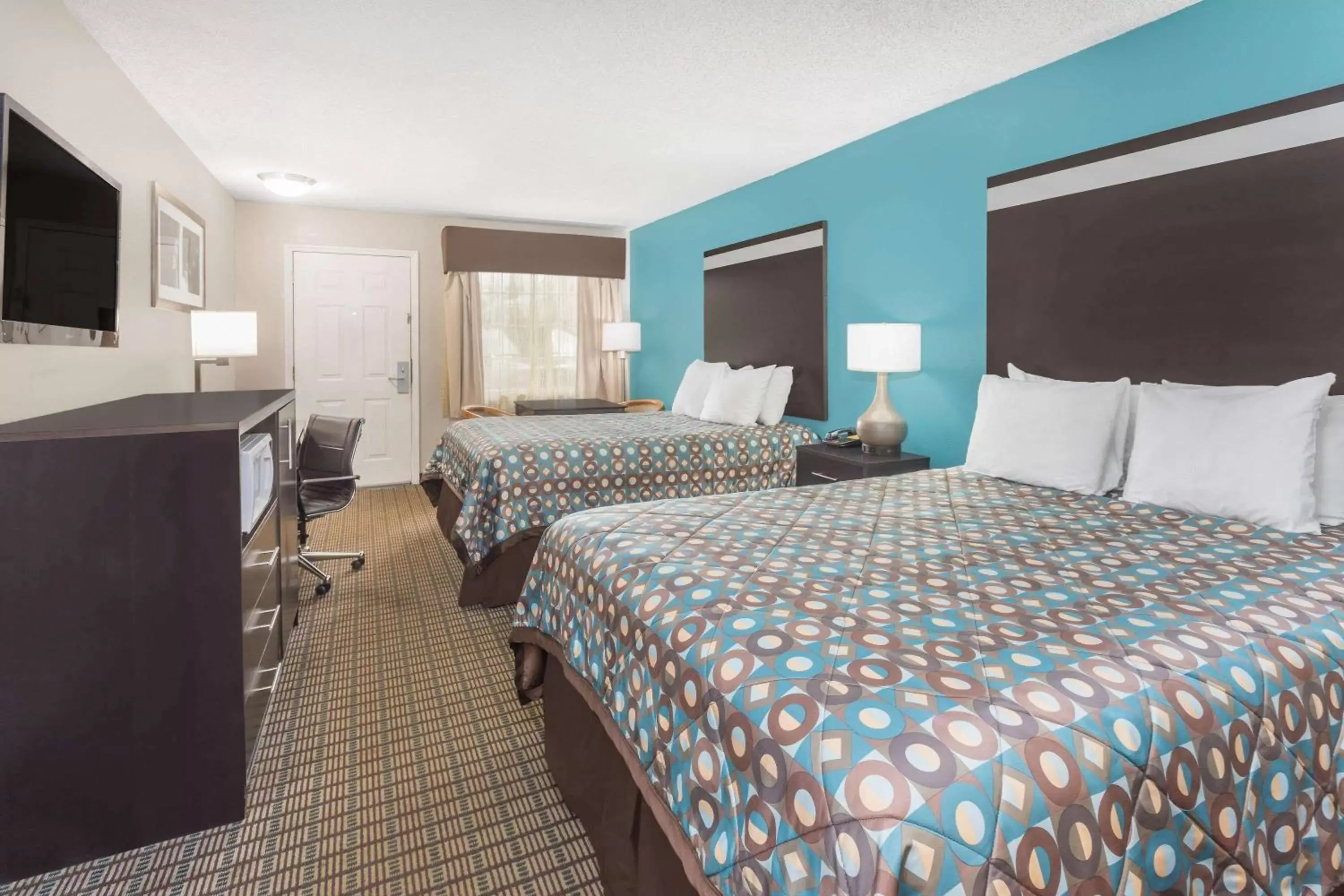 Photo of the whole room, Bed in Days Inn by Wyndham Barnwell