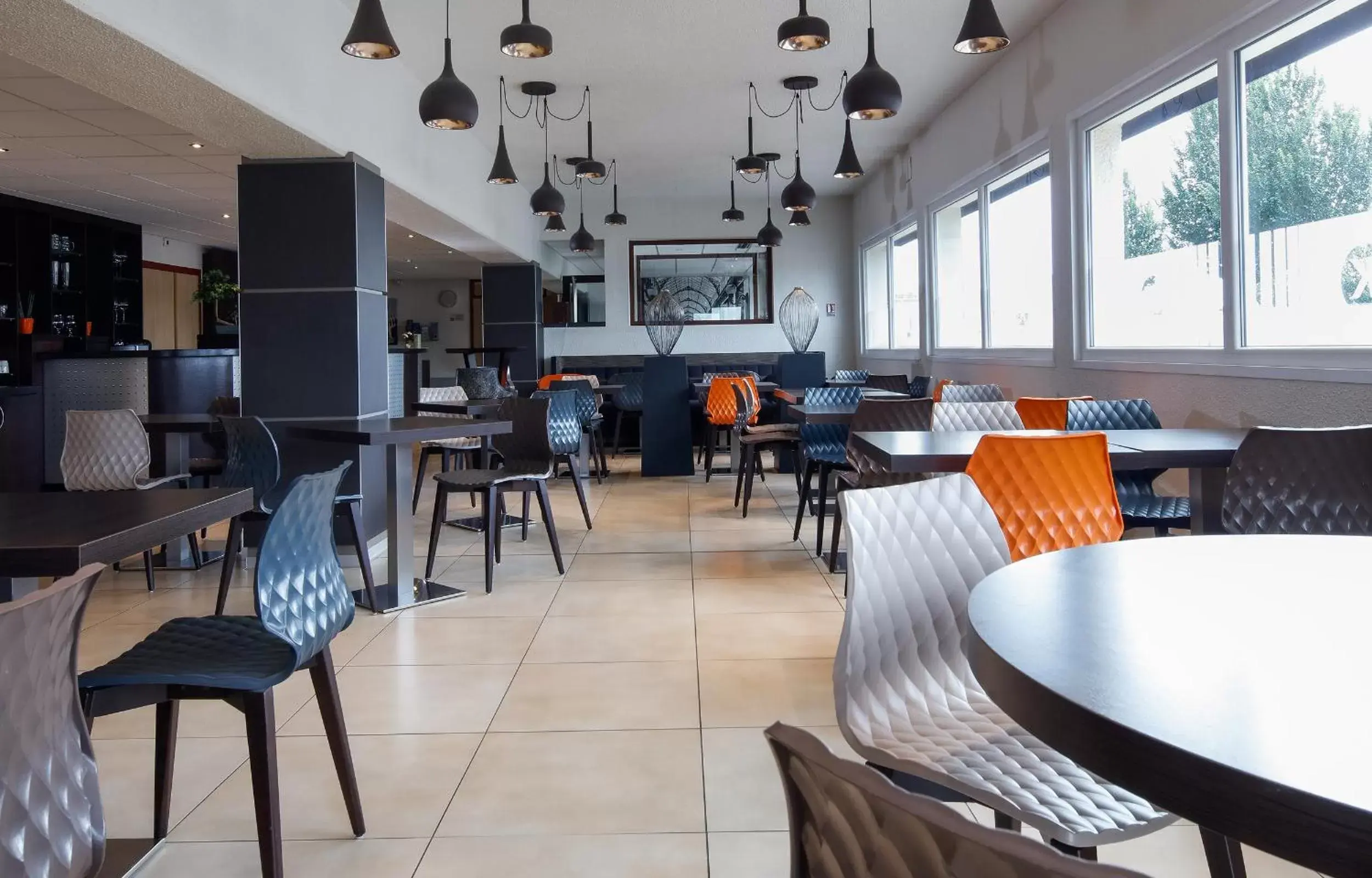 Lounge or bar, Restaurant/Places to Eat in Kyriad Belfort Centre Gare