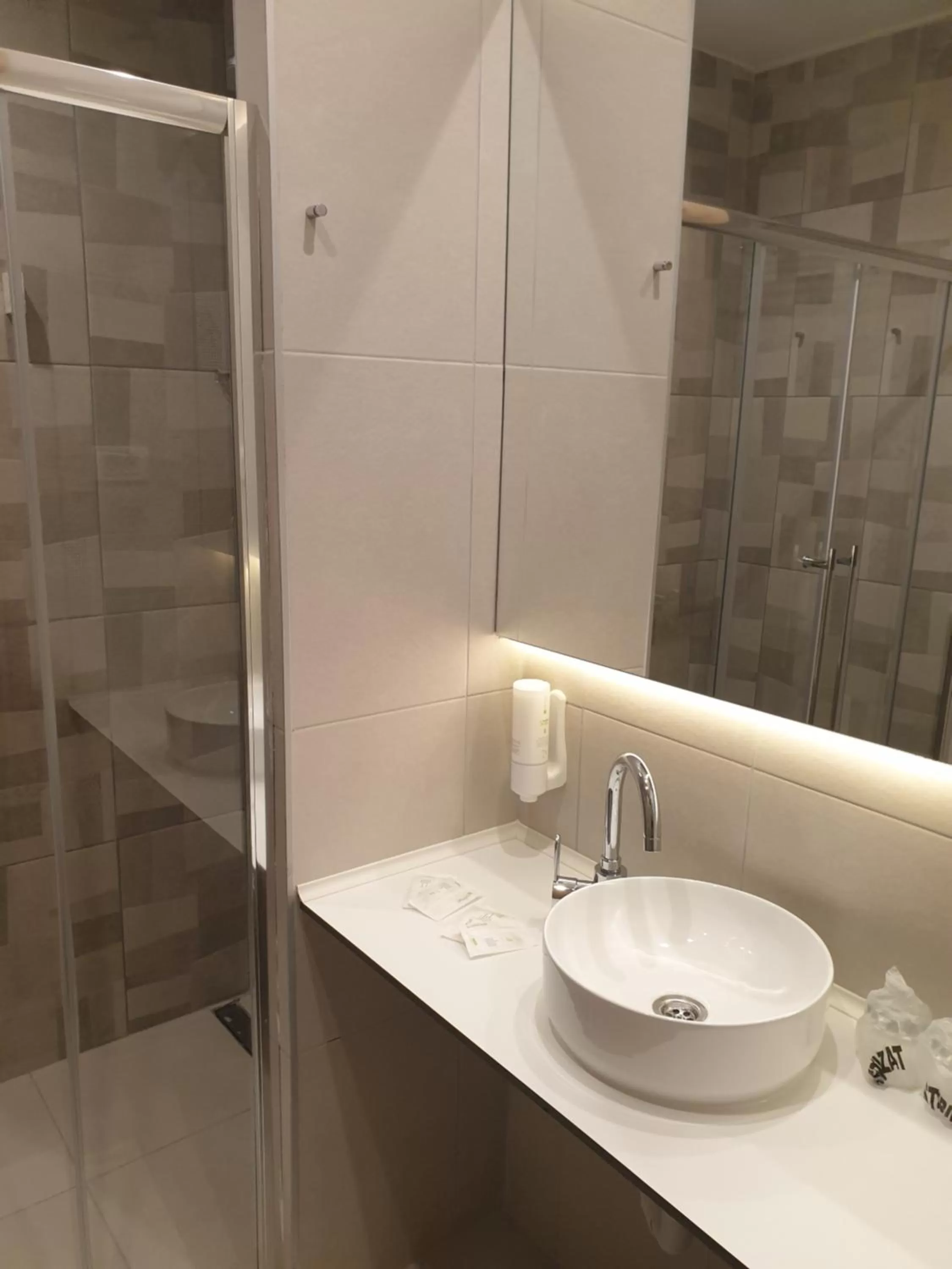 Shower in Hotel Storia