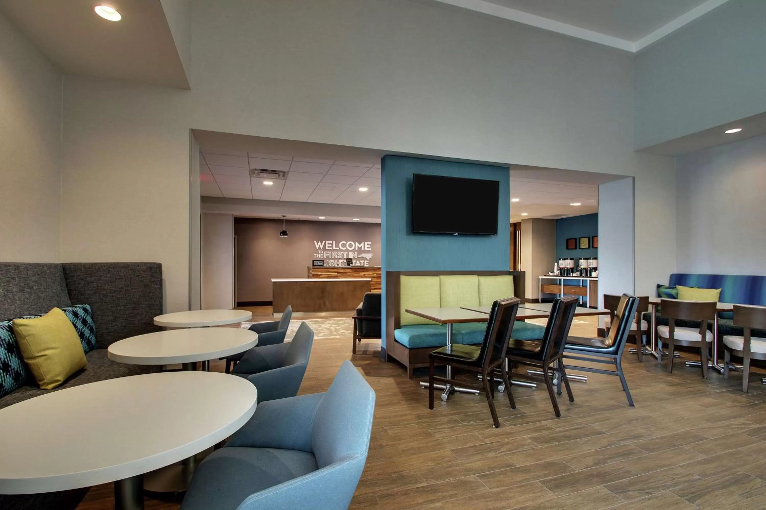 Lobby or reception in Hampton Inn & Suites By Hilton Southport