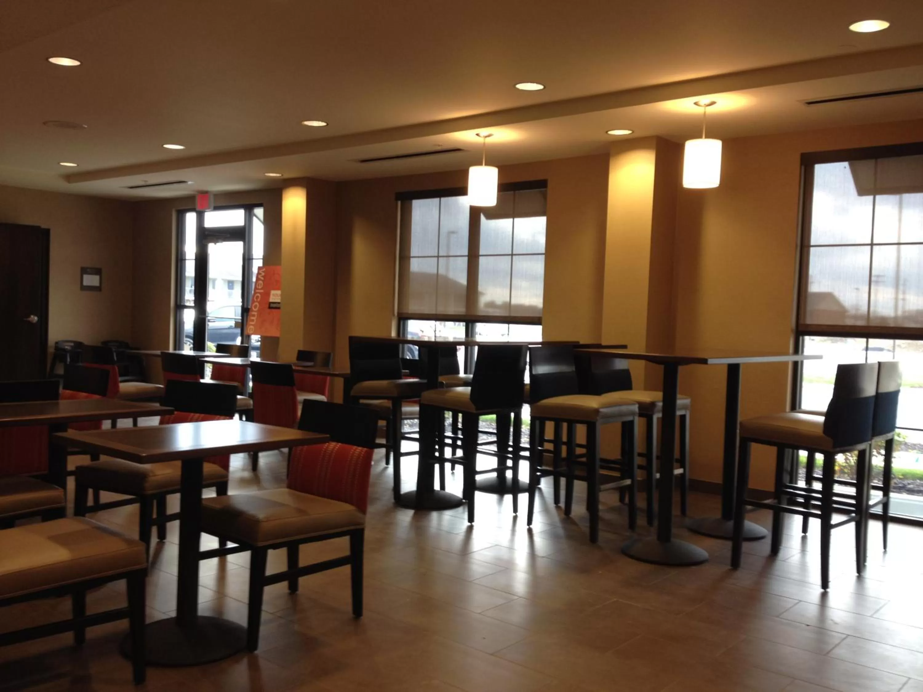 Lounge or bar in Comfort Suites-Youngstown North