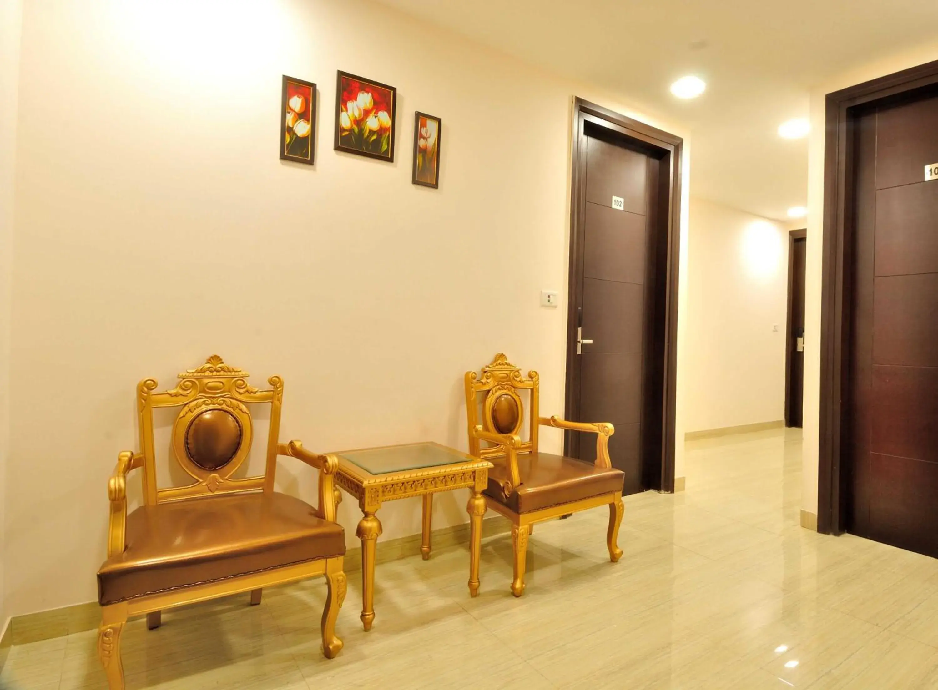 Communal lounge/ TV room, Seating Area in Hotel Kings Inn, Karol Bagh, New Delhi