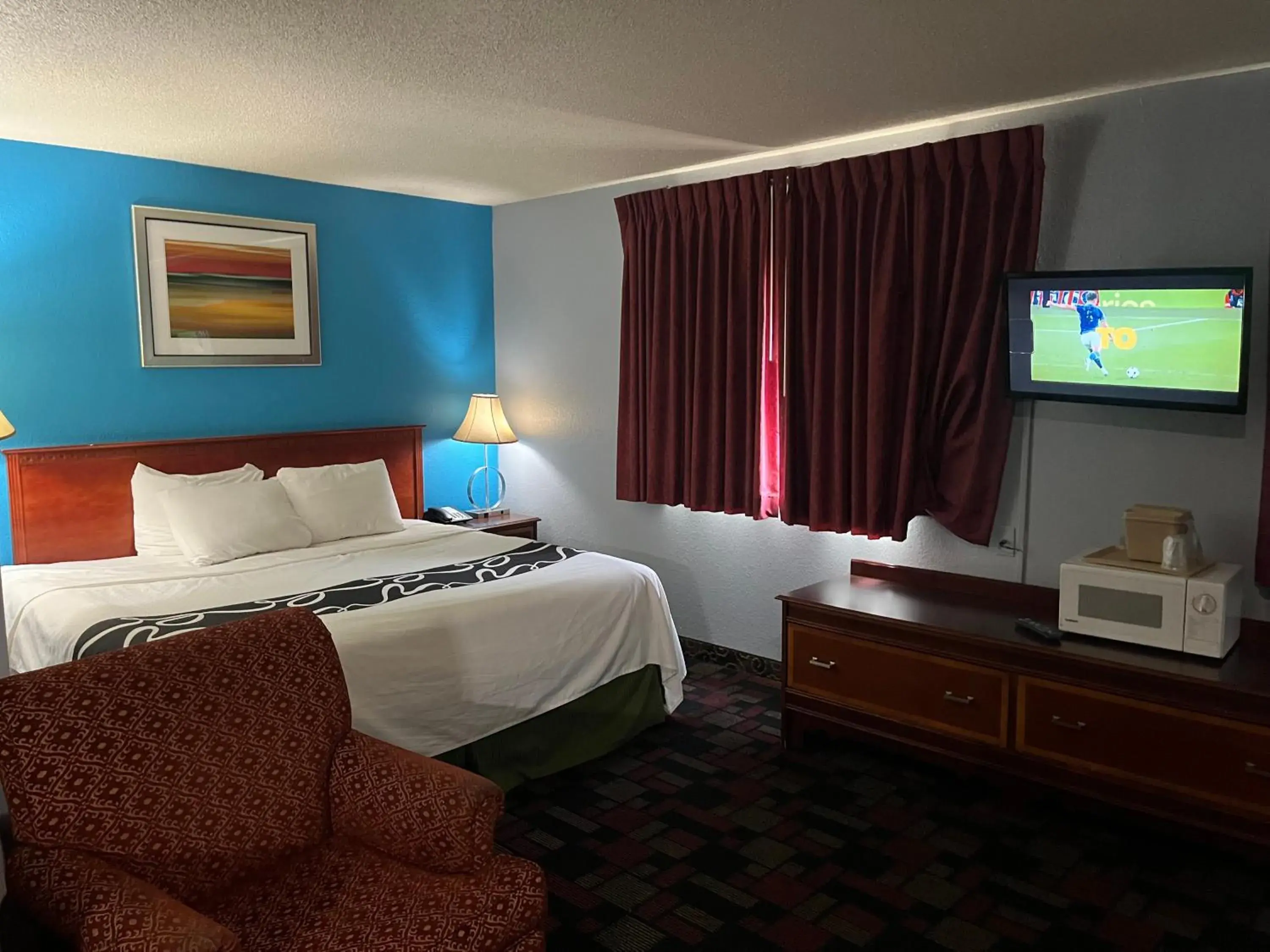 TV and multimedia, Bed in Rodeway Inn