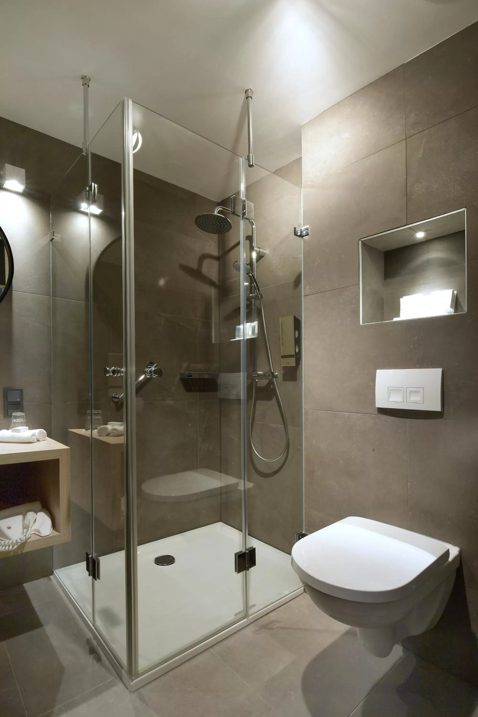 Shower in Van der Valk Hotel Groningen-Westerbroek
