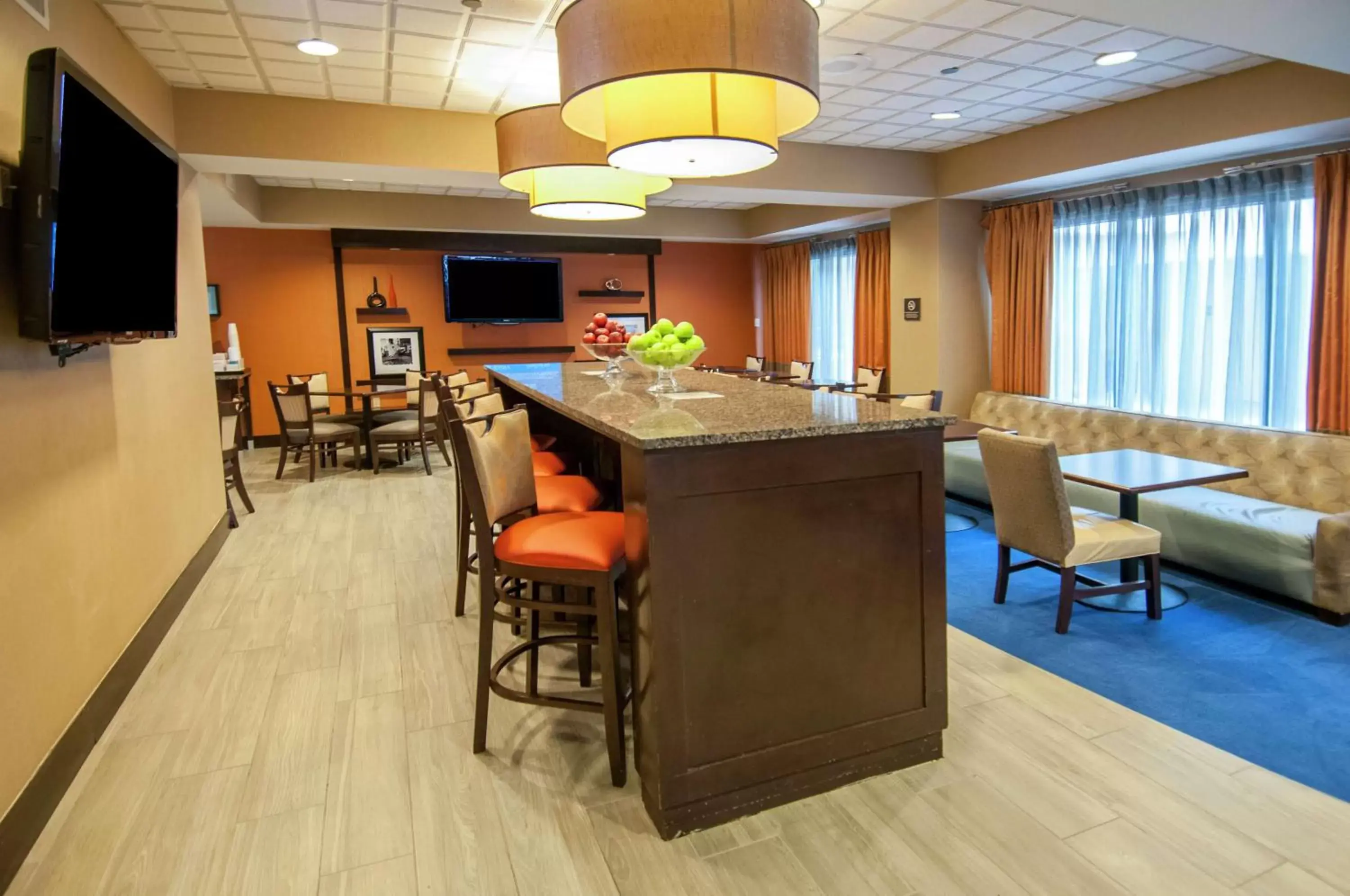 Dining area, Restaurant/Places to Eat in Hampton Inn Metairie