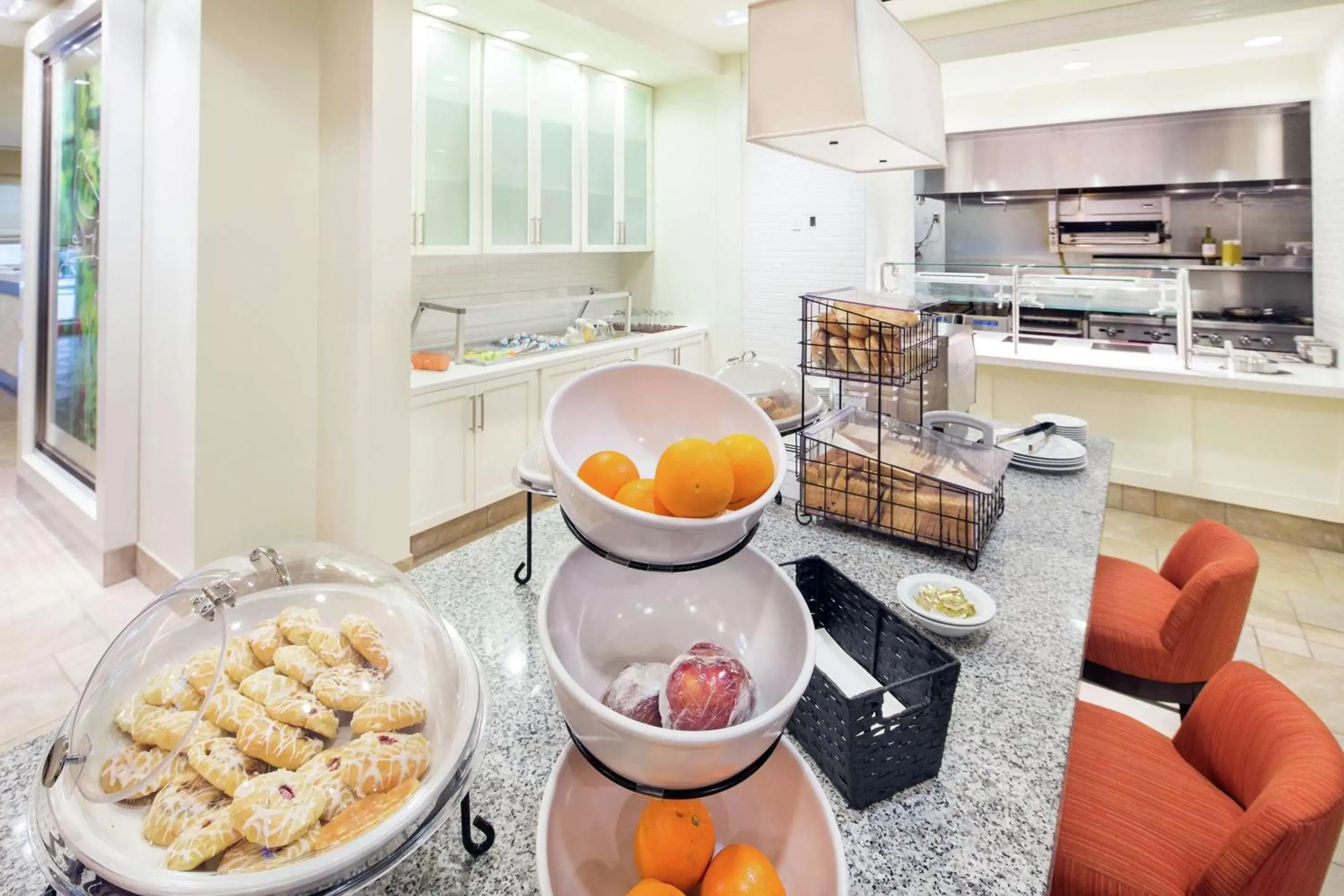 Breakfast, Kitchen/Kitchenette in Hilton Garden Inn Pascagoula