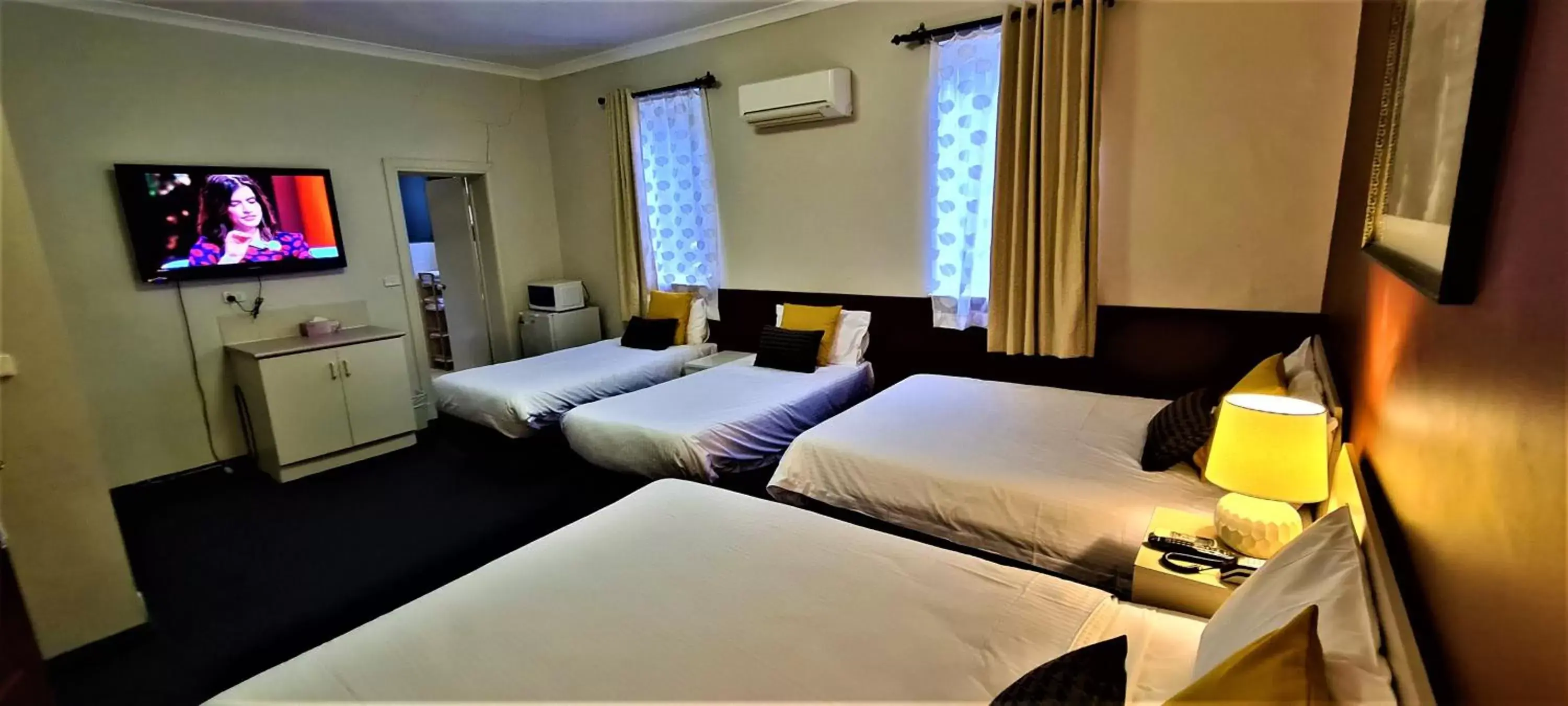 Photo of the whole room, Bed in Brunswick Tower Hotel