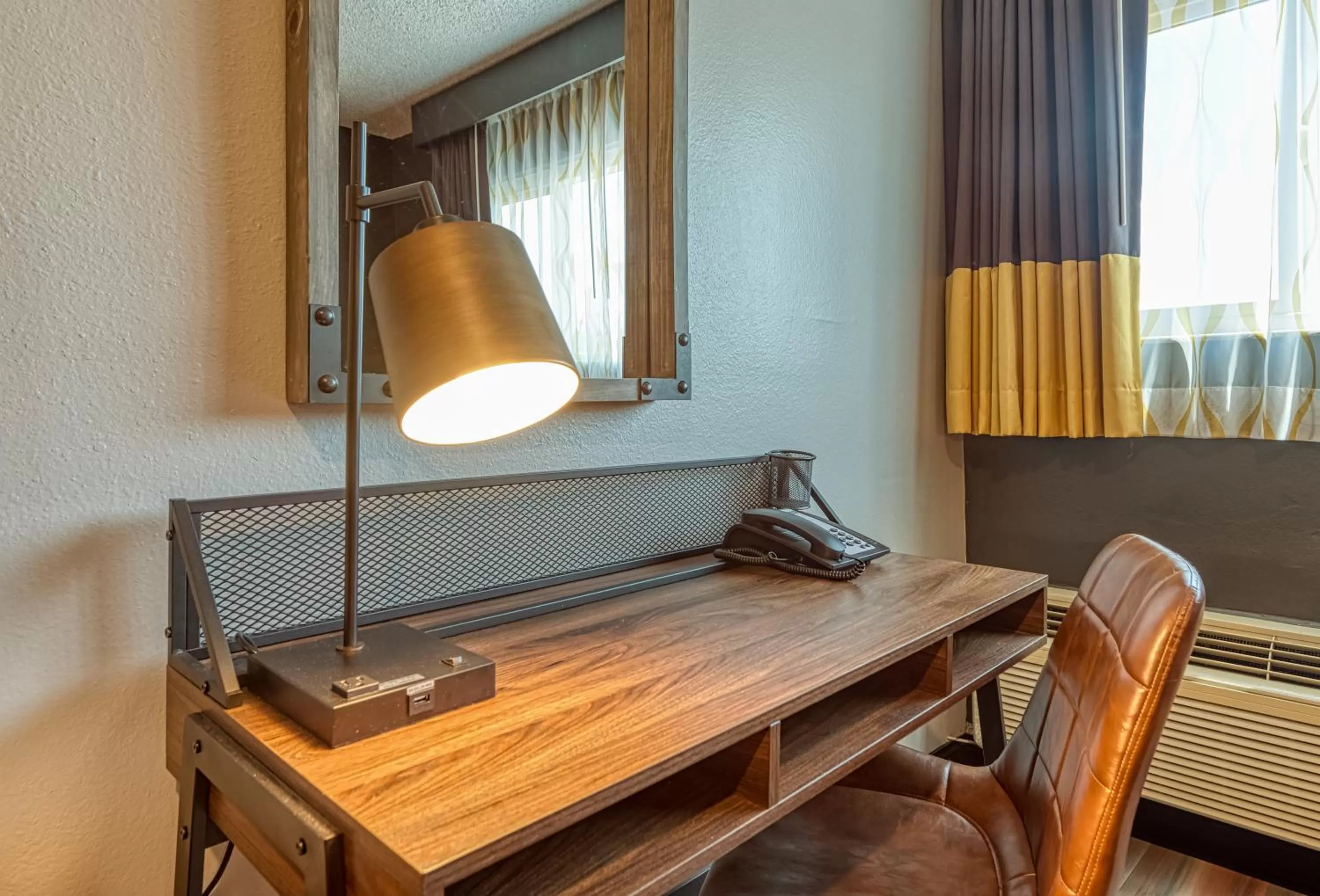 Seating area in La Mirage Inn - Hollywood