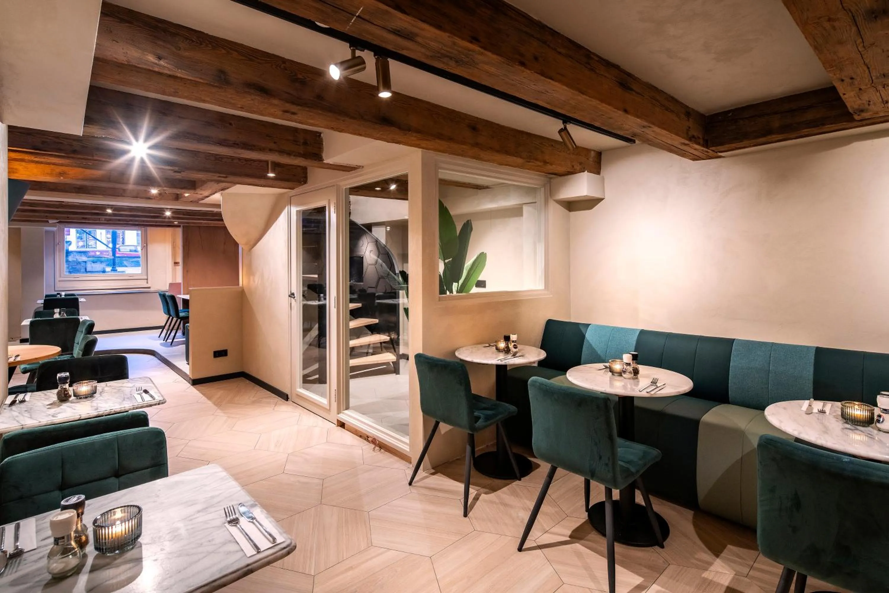 Seating Area in Rokin Hotel