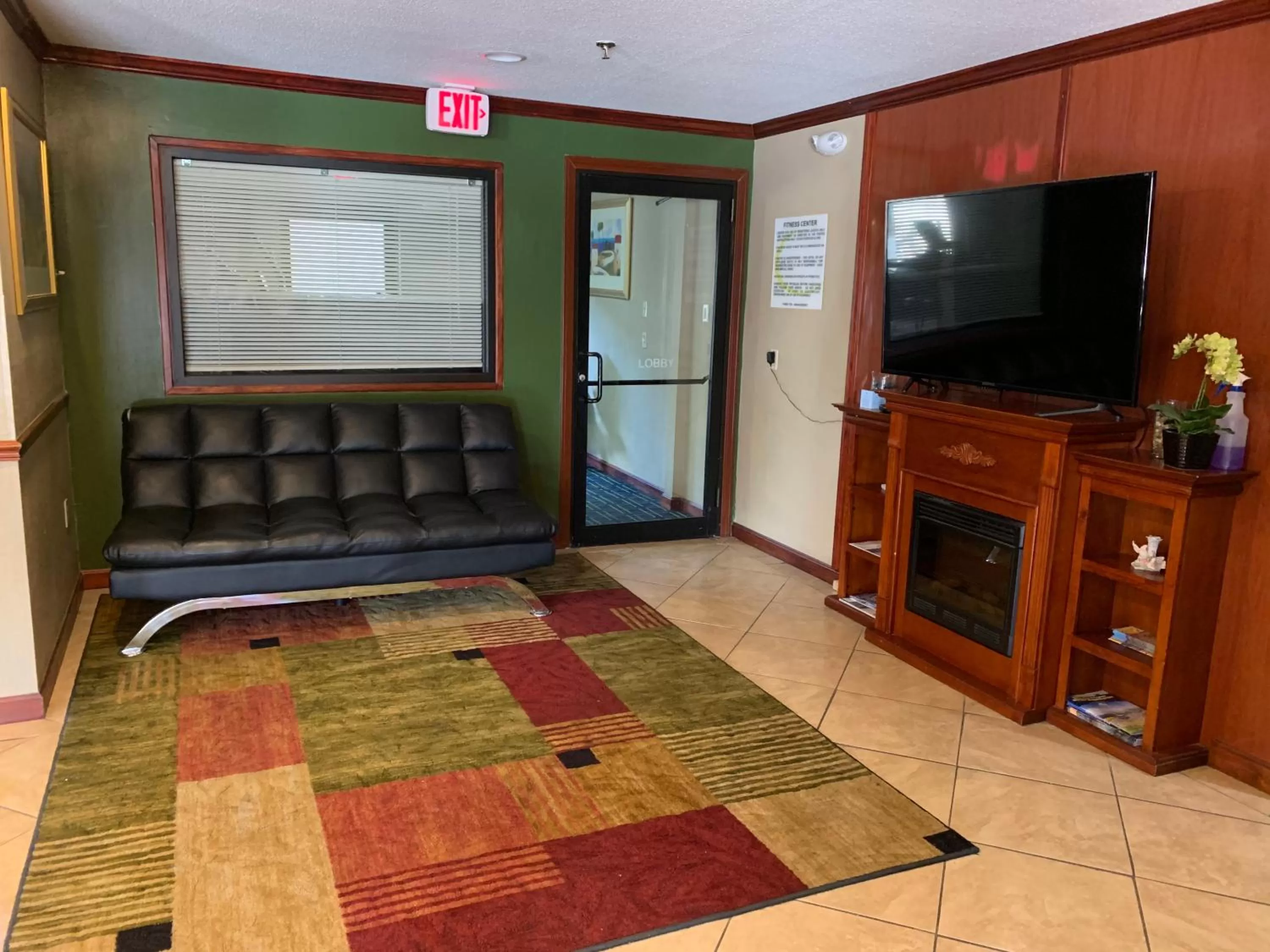 Seating area in Super 8 by Wyndham Tilton/Lake Winnipesaukee